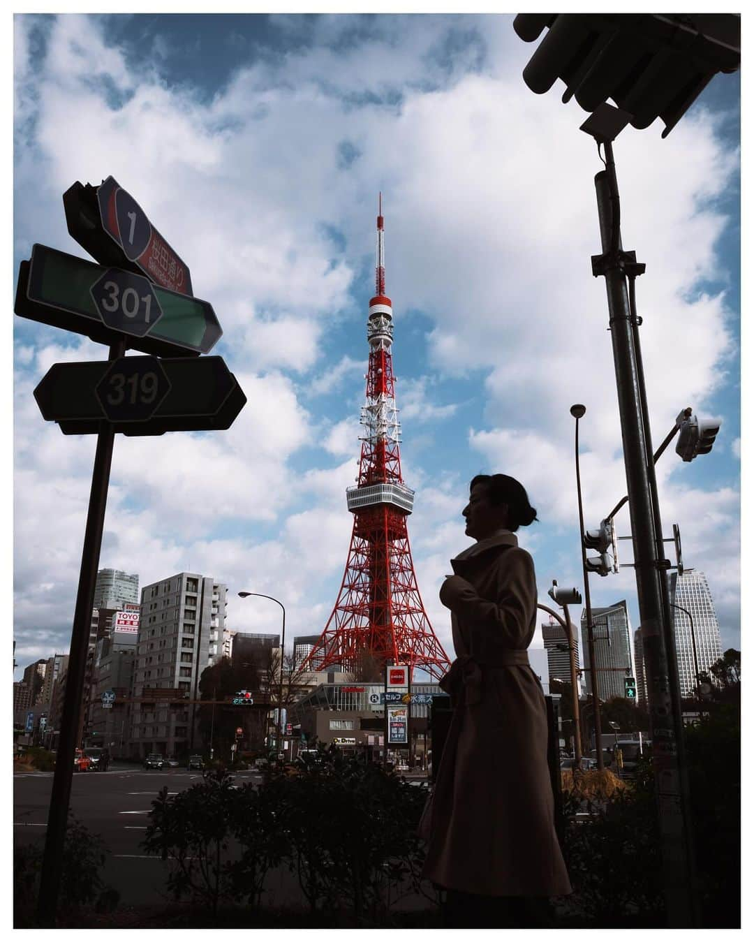 Takashi Yasuiのインスタグラム：「Tokyo 🗼 February 2020  📕My photo book - worldwide shipping daily - 🖥 Lightroom presets ▶▶Link in bio  #USETSU #USETSUpresets #TakashiYasui #SPiCollective #filmic_streets #ASPfeatures #photocinematica #STREETGRAMMERS #street_storytelling #bcncollective #ifyouleave #sublimestreet #streetfinder #timeless_streets #MadeWithLightroom #worldviewmag #hellofrom #reco_ig」