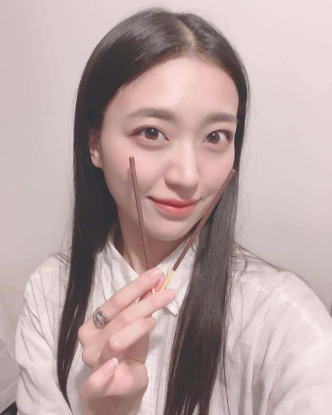 佐藤里菜さんのインスタグラム写真 - (佐藤里菜Instagram)「11.11  11.11だ！！！ 1が揃ってる！棒が並んでる！！  そうだ！ 今日は【ポッキーの日】だ！！！！  ポッキーって美味しいよね😊 私は極細ポッキーと苺のポッキーがすき🍓♥  そして、明日は…  #ポッキーの日 #ポッキー #シェア #シェアハピ #チョコレート #いちご #share #chocolate #strawberry #like #igers #entertainment」11月11日 22時40分 - satoo_rina