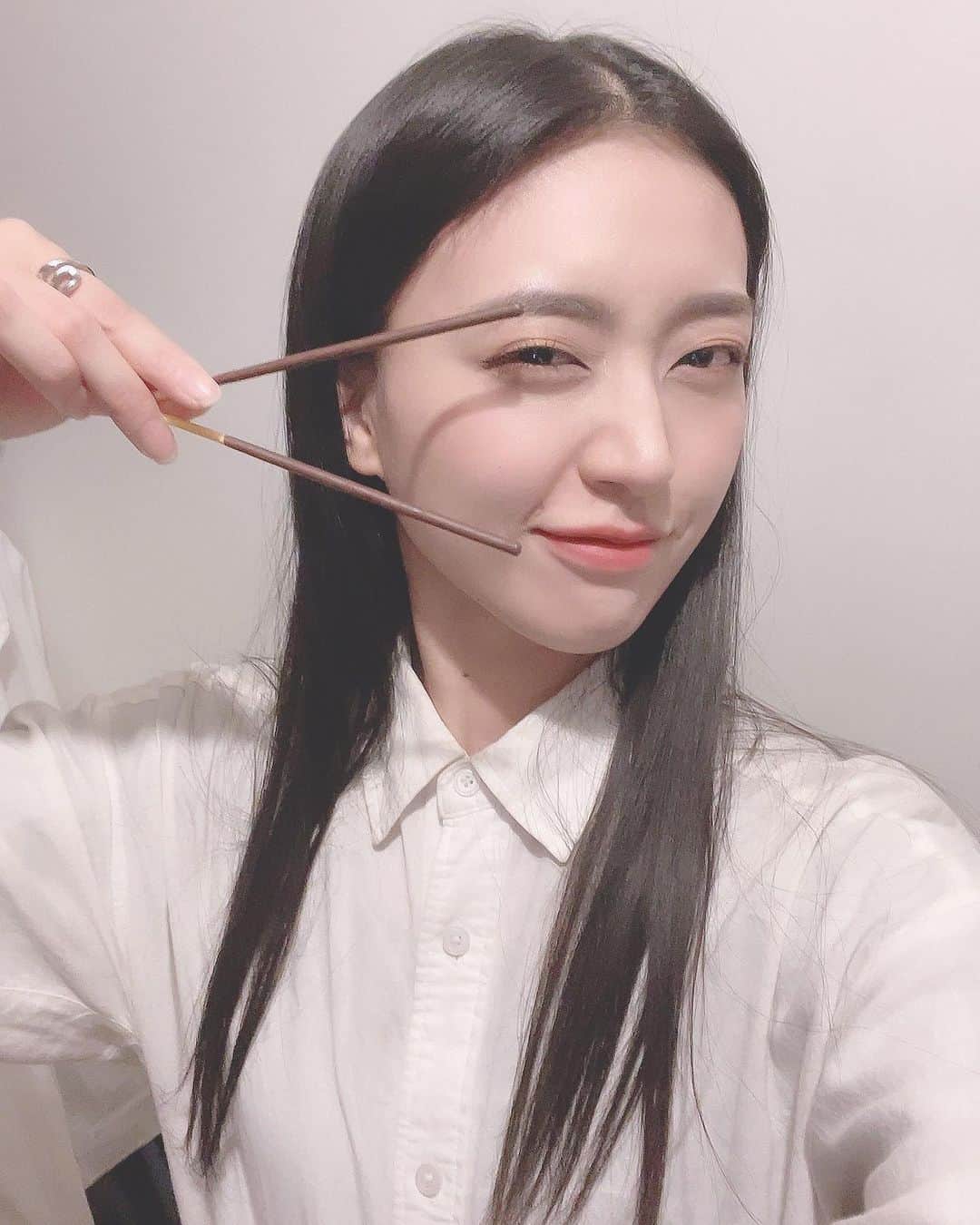 佐藤里菜さんのインスタグラム写真 - (佐藤里菜Instagram)「11.11  11.11だ！！！ 1が揃ってる！棒が並んでる！！  そうだ！ 今日は【ポッキーの日】だ！！！！  ポッキーって美味しいよね😊 私は極細ポッキーと苺のポッキーがすき🍓♥  そして、明日は…  #ポッキーの日 #ポッキー #シェア #シェアハピ #チョコレート #いちご #share #chocolate #strawberry #like #igers #entertainment」11月11日 22時40分 - satoo_rina