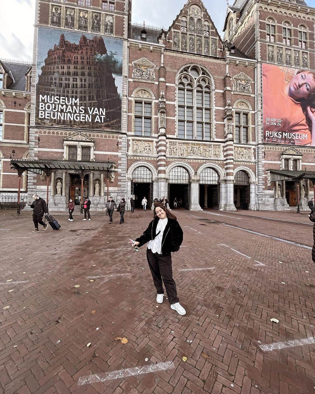MARUのインスタグラム：「AMSTERDAM!!!  二泊三日だったけど、アムステルダム！オランダ画家バンゴッホの作品も見れたし、かおる　@kaoru_bsj にも会えたし。自転車も乗ったし。満喫。  旅はまだまだ続く  #ámsterdam #triptoamsterdam #オランダ旅行 #ヨーロッパ旅行 #triptoeurope」
