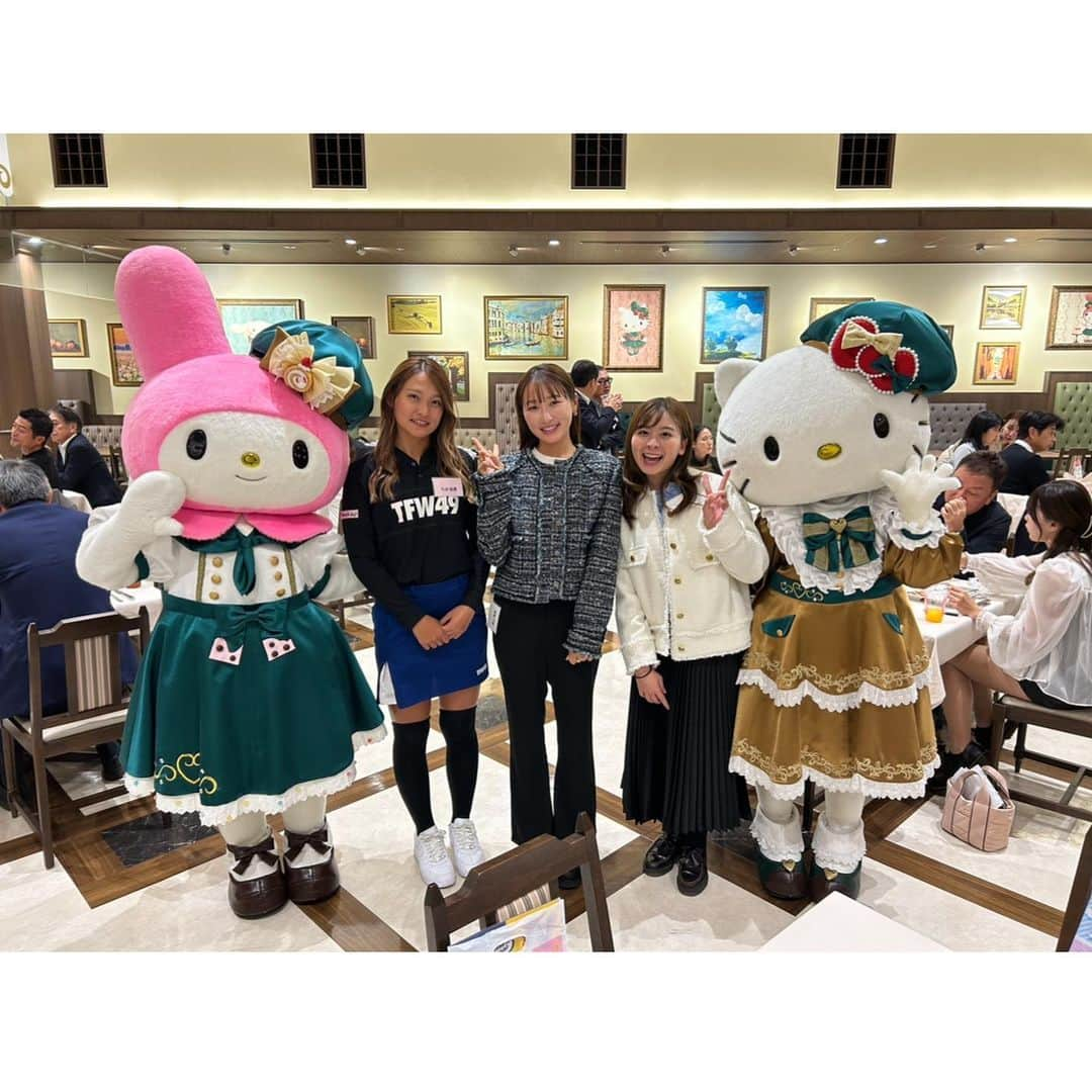 なみきさんのインスタグラム写真 - (なみきInstagram)「昨日は Sanrio smile golf Tournament プロアマに参加させていただきました☺️！ 前夜祭からとても豪華で、 サンリオさんのアトラクションやショーを体験させていただき、サンリオキャラクターに囲まれて幸せな空間でした☺️！ 今回は井上梨花ちゃんと今井あゆみちゃんと3人女子チームでした！！ お2人のナイスプレーにたくさん救われました😭 ありがとうございました😊 @1124rika  @ayumi4_5  ・ そして今年はキティちゃんの50周年記念！！ キティちゃんおめでとう🎊！ なので50周年記念グッズもレアでとっても素敵でした💓 ぜひまた参加したいな〜！！ また呼んでいただけるように練習して次は優勝目指して頑張るぞ💪 ・ ・ #golf #GOLF #ゴルフ #ゴルフ女子 #ゴルフウェア #ゴルフウェアコーデ #サンリオ #sanrio #プロアマ」11月11日 22時46分 - namiki_golf