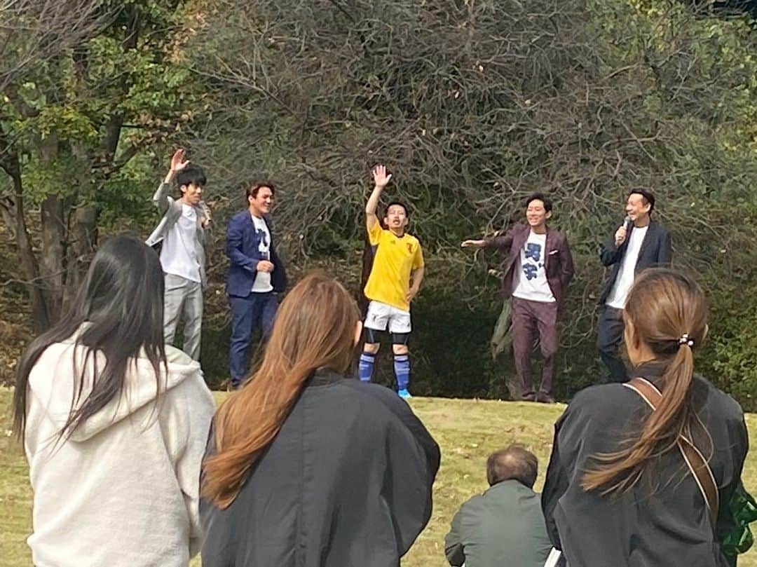 しょっぴーさんのインスタグラム写真 - (しょっぴーInstagram)「#武蔵丘短期大学 の丘の上にて お笑いライブをさせて頂きました！ 見晴らし良くて、沢山の方にご覧頂けて、最高でした！めっちゃ楽しかった✌️  本当にありがとうございました！  女子サッカー部CIENCIAグッズもゲット✌️  ゆーすけくんにもお会いできましたー！！！ スイートポテト美味しかった*\(^o^)/*  さぁさぁ、まだまだ吉見町非公認観光大使、継続させてもらうぞー！笑  #武蔵丘祭 #さくらだモンスター #九州男子" #ブラボー橋本 さん #ものまねブルー」11月11日 22時47分 - syoppy0110