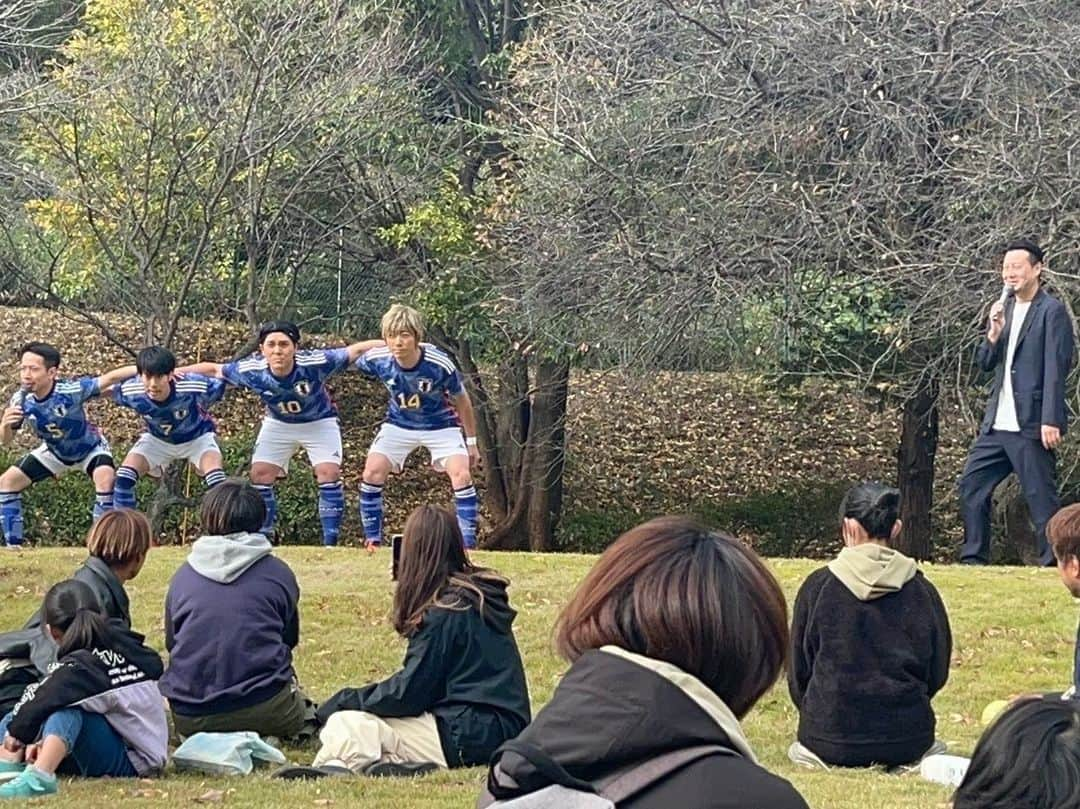 しょっぴーさんのインスタグラム写真 - (しょっぴーInstagram)「#武蔵丘短期大学 の丘の上にて お笑いライブをさせて頂きました！ 見晴らし良くて、沢山の方にご覧頂けて、最高でした！めっちゃ楽しかった✌️  本当にありがとうございました！  女子サッカー部CIENCIAグッズもゲット✌️  ゆーすけくんにもお会いできましたー！！！ スイートポテト美味しかった*\(^o^)/*  さぁさぁ、まだまだ吉見町非公認観光大使、継続させてもらうぞー！笑  #武蔵丘祭 #さくらだモンスター #九州男子" #ブラボー橋本 さん #ものまねブルー」11月11日 22時47分 - syoppy0110