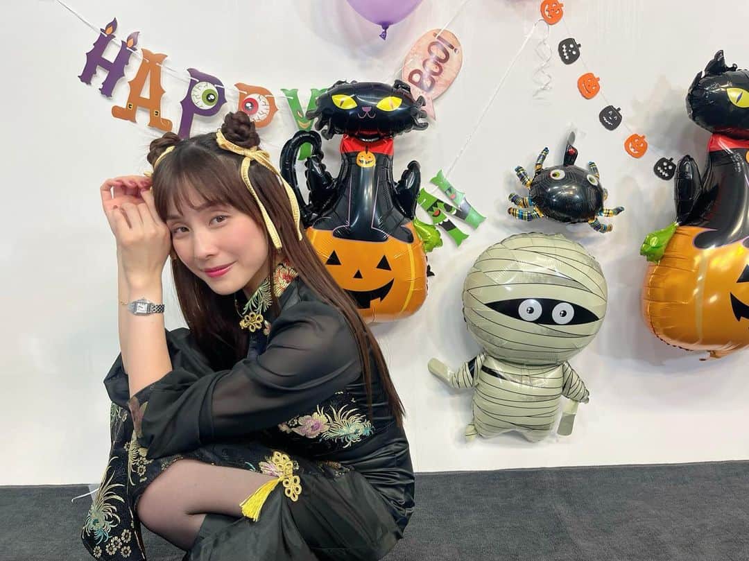松雪彩花のインスタグラム：「はっぴーはろうぃん。いまさら… 餃子をご注文ですか🥟？」