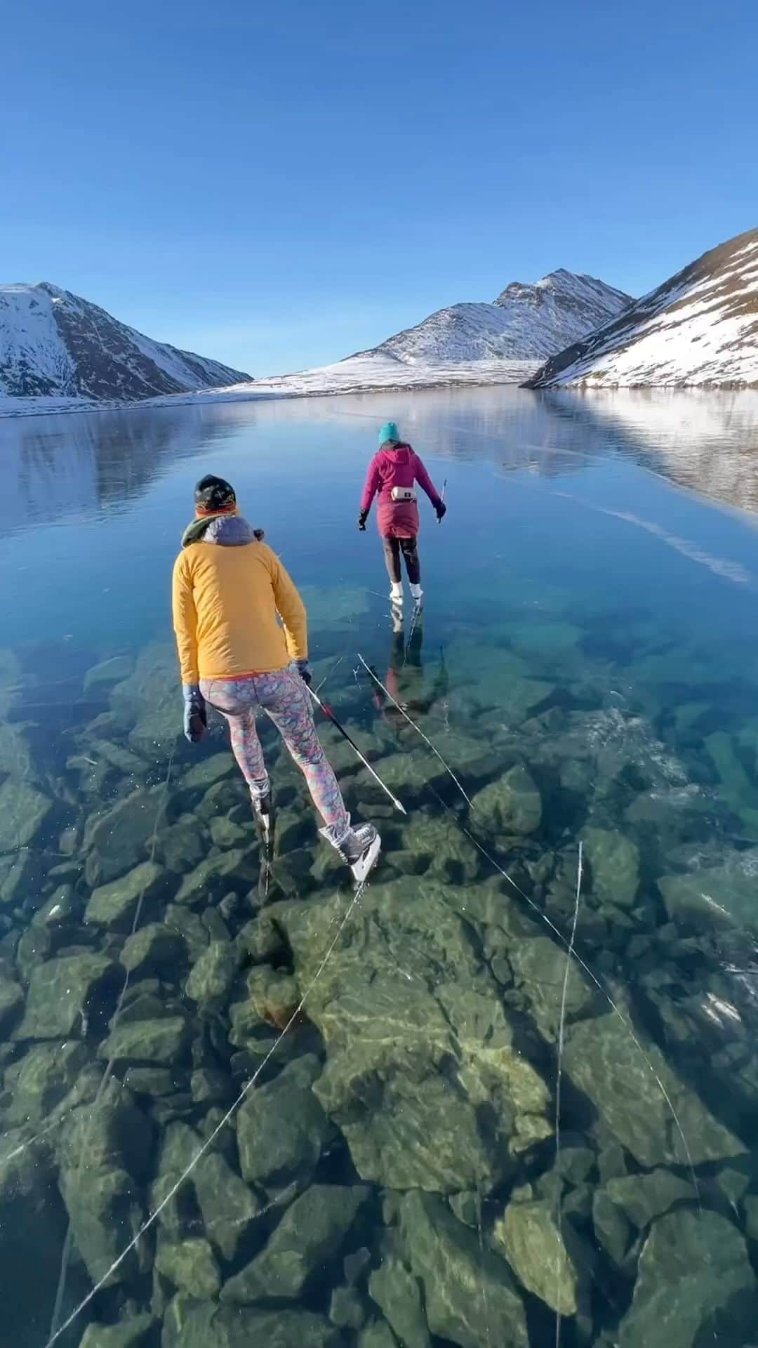 Awesome Wonderful Natureのインスタグラム：「Glassy ice with big boulders underneath - it felt kind of like snorkeling!   @hannananahah and @sarahmhistand were so into watching the rocks glide underneath us that we forgot to look up and not crash 😆💥  Rabbit Lake  Filming and giggles by @lucmehl  📍Dena’ina land and ice」