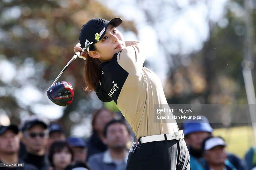 江澤亜弥のインスタグラム：「＊ 山口周南レディースカップ  予選ラウンドは本当に久しぶりの２日間アンダーパー🥹ショットはもちろんだけど、やっぱりパッティングが良いと流れもリズムも変わりますね！  今日は16番でOBしてしまって◾️になってしまったけど、そこまでは良いゴルフができていたと思います😌 今日の上がり3ホールはQTまでの宿題と思ってしっかり修正していきます。 でもほんと、ゴルフってそんな上手くいかないな笑  来週の京都レディースで今シーズン最後の試合となります！いい締めくくりをしてQTに行けるように頑張ってきます😊  #jlpga #ステップアップツアー #山口周南レディースカップ」