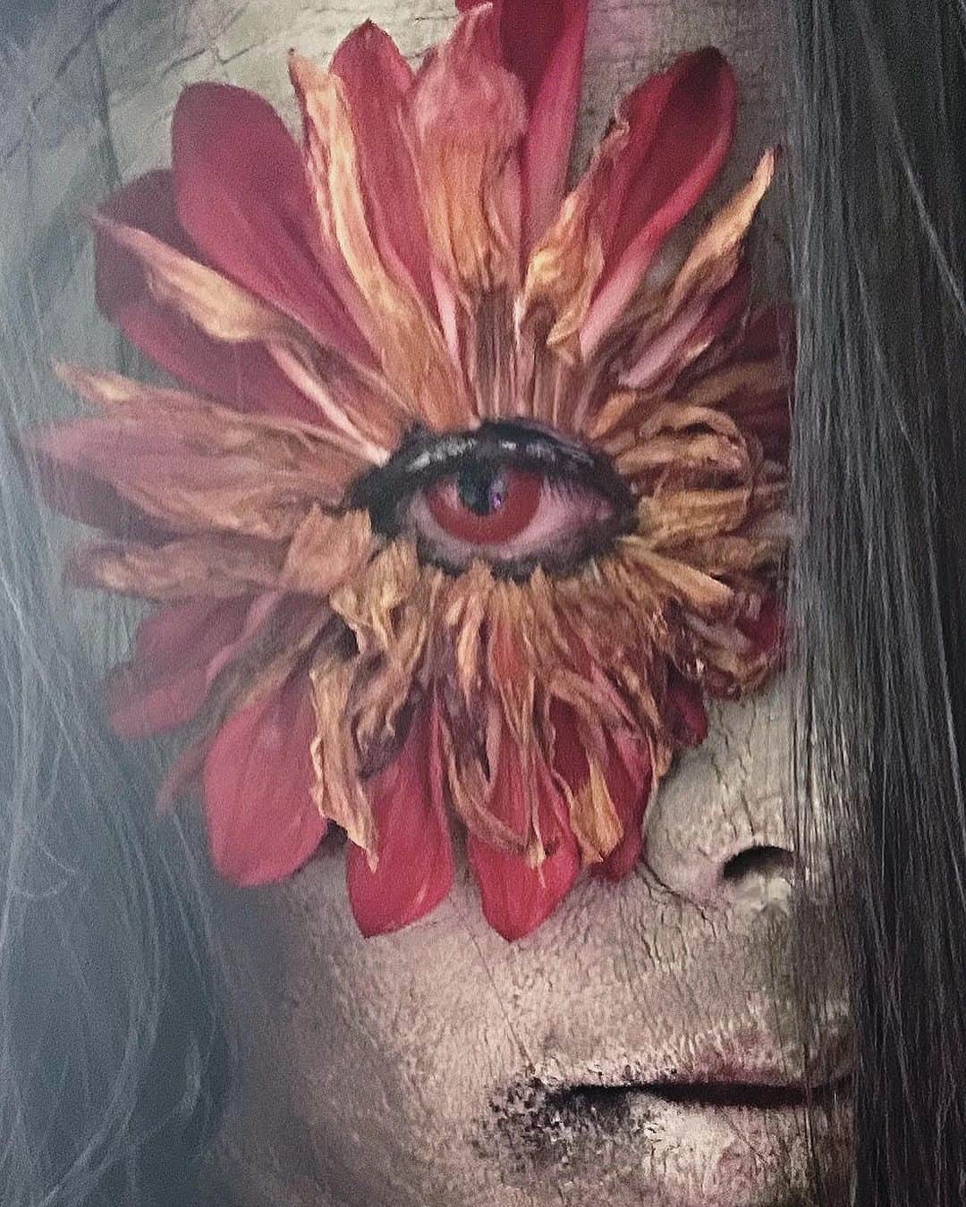 小田切ヒロのインスタグラム：「YouTube sub channel "Halloween make up" 2023.10.30.21:00〜公開 model&hair&make: by me #nous_works」