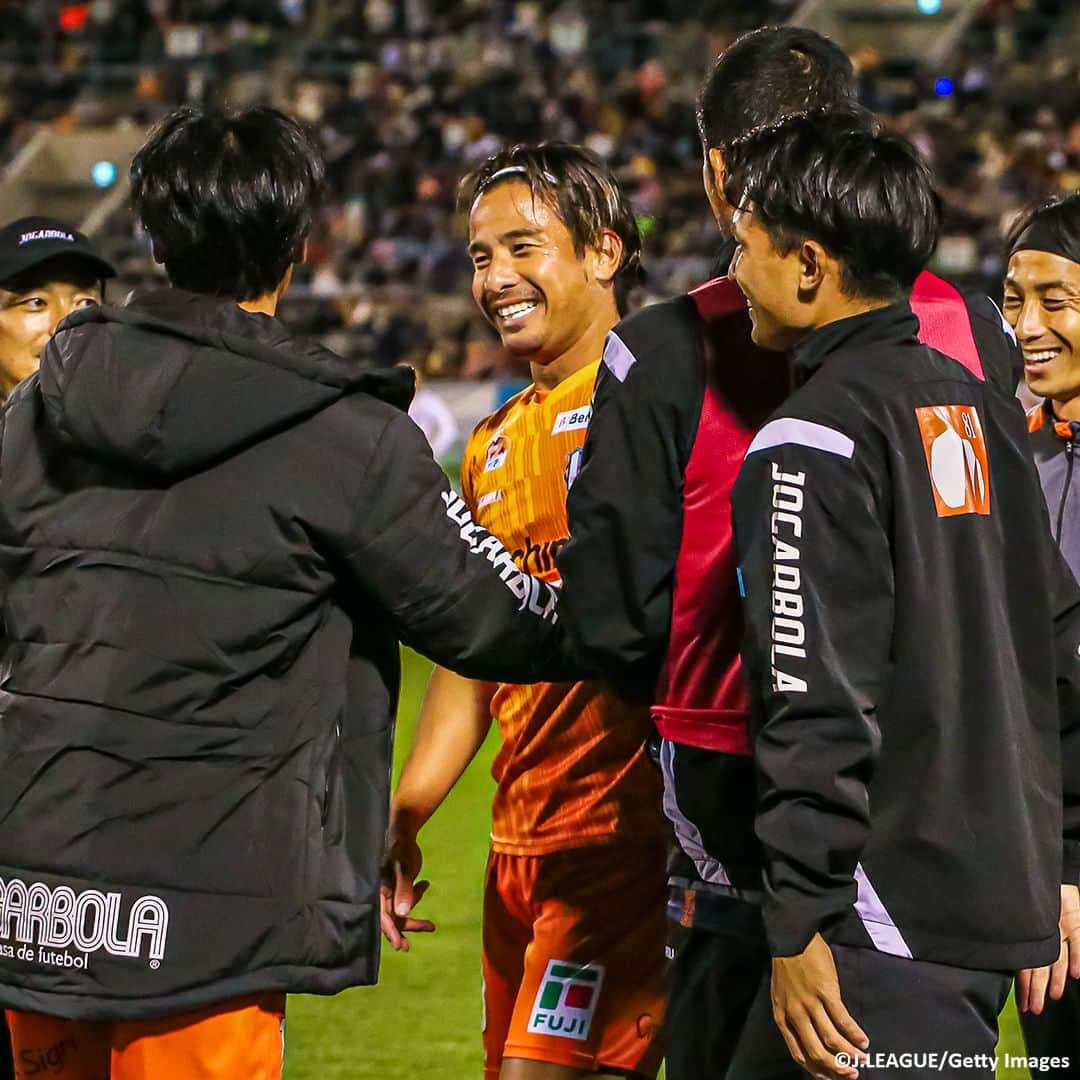 Goal Japanさんのインスタグラム写真 - (Goal JapanInstagram)「🟠 #愛媛FC がJ3優勝＆J2昇格！🏆 #松田力 の決勝ゴールでFC今治とのダービーマッチを制した愛媛。勝って文句なしのJ2昇格を決め、また2位の鹿児島が敗れたことでJ3優勝も決定！(Photo: J.LEAGUE / Getty Images)  #soccer #football #meijiyasudaseimeijleague #jleague #ehimefc #ehime #サッカー #フットボール #明治安田生命Jリーグ #Jリーグ #⚽」11月11日 23時00分 - goaljapan