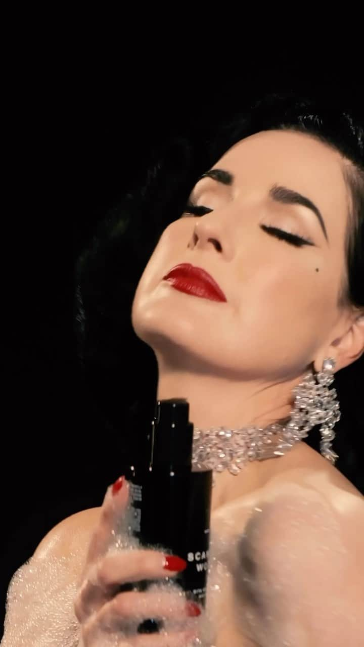 ディタ・フォン・ティースのインスタグラム：「We’ve turned our bestselling Scandalwood fragrance into a luxurious plant-based, vegan body wash! Developed in collaboration with the queen of burlesque @ditavonteese , Scandalwood combines exotic sandalwood, Bulgarian rose, musk, and sweet coriander wrap the body in a cocoon of voluptuous scented suds. 🌹🫧  This sulfate-free formula gently cleanses with botanical ingredients that are a gorgeous alternative to the harsh sulfates found in many cleansers, creating a rich lather while moisturizing the skin.  #dita #ditavonteese #ditafan #scandalwood #sandalwood #perfume #perfumes #fragrance #cleanbeauty #hereticparfum」