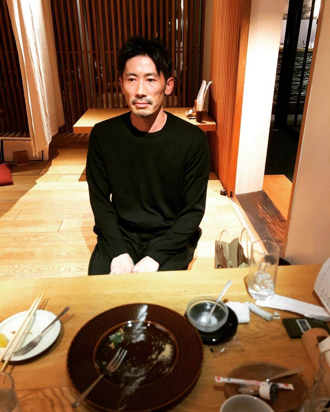 西野恭之介のインスタグラム：「レンタル西野。ご飯食べながら会話して下さい。でした。 とんがった革靴選ぶ人信じられないですよね。で共感が生まれました。ありがとうございました。」