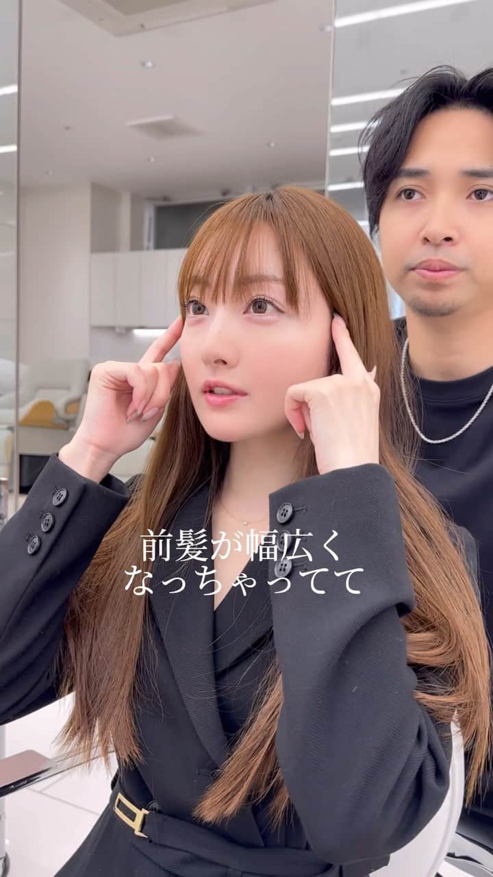 高橋英昇のインスタグラム：「前髪自分で切ってしまった方や カラーが明るくなってしまった方必見です❤︎ オーダーの際に保存してお使いください✨ ˗˗˗˗˗˗˗˗˗˗˗˗˗˗˗˗˗˗˗˗˗˗˗˗˗˗˗˗˗˗˗˗˗˗˗˗˗˗ ⁡ ◌ @eisho_coa  ⁡ 前髪顔周りのどんな悩みも 是非ご相談下さい✨ ⁡ ☑︎流し前髪だけど要望と違う ☑︎前髪顔周りを切られすぎる ☑︎顔周りがなくて困っている ☑︎前髪が巻きづらく上手くいかない ☑︎変な毛がいつも前髪に出てくる ☑︎扱いづらくて困っている ☑︎おでこが狭くて悩んでいる ⁡ などなど 少しでも気になることは全てお聞かせ下さい✨ メモ持ってきても大丈夫です📝 ⁡ ˗˗˗˗˗˗˗˗˗˗˗˗˗˗˗˗˗˗˗˗˗˗˗˗˗˗˗˗˗˗˗˗˗˗˗˗˗˗ ⁡ ⁡ ◌ 料金 ◌ ・カット ¥8800 ・カット 𓂃 トリートメント ¥12100 ・カット 𓂃 カラー ¥17600 ・カット 𓂃 カラー 𓂃 トリートメント ¥22000 ⁡ ※初回のみ指名料+¥3300かかります。 2回目以降は指名料無料です。 ⁡ ⁡ 𓂃 よくあるご質問 𓂃 ⁡ ⁡ Q . 予約はどうしたらいいですか？ ⁡ ✎ プロフィールのURLからお待ちしております✨ ⁡ ⁡ Q . 場所はどちらですか？ ⁡ ✎ 東京都中央区銀座6-13-9 GIRAC GINZA 7F 【銀座駅5分、東銀座駅から徒歩3分】 ⁡ ⁡ Q . 投稿に可愛い子しか載っていないですが、 私が行っても大丈夫ですか？ ⁡ ✎もちろん大丈夫です。 僕のお客様は【3歳〜74歳】の 子連れ様から老若男女幅広いの方が ご来店してくださっております。 女性は必ず可愛くします！ 実は男性のカットも得意です。 最近ご紹介もかなり多いです✨ ⁡ Q . どんな美容師？ ⁡ ✎ お話するのが好きです✨ ただ施術中は技術に没頭する時があり その時はあまり話さなくなります✂︎ ⁡ Q . カウンセリングはしっかりしてもらえますか？ ⁡ ✎もちろんです！ 前髪顔周りの生え際、癖毛、割れめ、こめかみ、 頬骨、えら、丸顔、面長、りんかく などのお悩みもしっかりカウンセリングさせて頂いてから 施術に入らせて頂きますのでご安心ください✨ ⁡ ⁡ カットは【前髪】【ロングレイヤー】 が好きですが、 ミディアム、ボブ、ショート、 メンズカットも好きです。 巻きも得意なので、 知りたい方はなんでもお伝えします✨ ⁡ カラーはブリーチなしのワンカラーで 【艶感】【透明感】【くすみ感】が出るように 300種類以上の中から 独自の配合で調合しております。 ⁡ ストレートはダメージを最小限で抑えられるように かなりこだわっています！ 微アルカリ〜弱酸領域の範囲で施術するので 基本的に【ヘアカラー】と同時施術が可能です✨ ⁡ トリートメントはできるだけ長持ちできるように 【手触り】【質感】にこだわっています！ あとはアウトバスのヘアケアも重要なので 興味ある方はしっかり説明しています✨ ⁡ パーマは最近持ちの良いデジタルパーマが好きです。 熱処理する事で普通のパーマより持ちが良くなります。 僕の使う薬剤は基本的にダメージを最小限でかけるので コテを使って巻いても大丈夫です。 巻かなくても普段のスタイリングはかなり楽になります✨ ⁡ #銀座　#千葉　#前髪カット　#顔周りカット　#小顔カット　#おくれ毛カット　#顔周り　#前髪　#シースルーバング　#かきあげ前髪　#小顔に見える顔周り #小顔カット #似合わせカット　#おくれ毛　#前髪顔周り似合わせ」