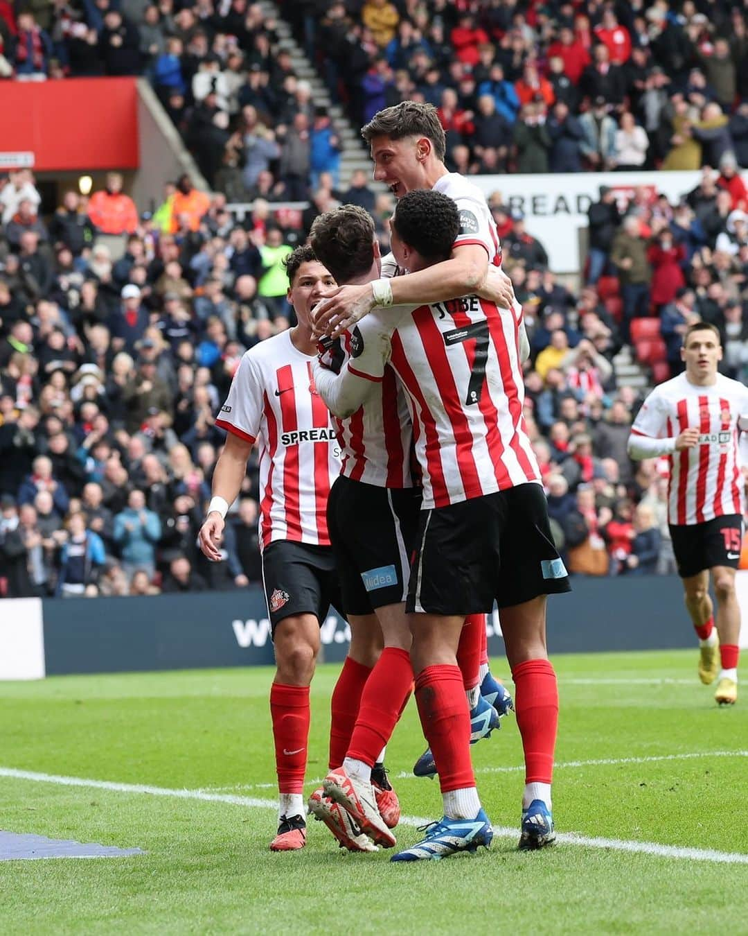 サンダーランドAFCさんのインスタグラム写真 - (サンダーランドAFCInstagram)「Are you claiming that, Nectar? 😅  #SAFC #SUNBIR」11月11日 23時04分 - sunderlandafcofficial