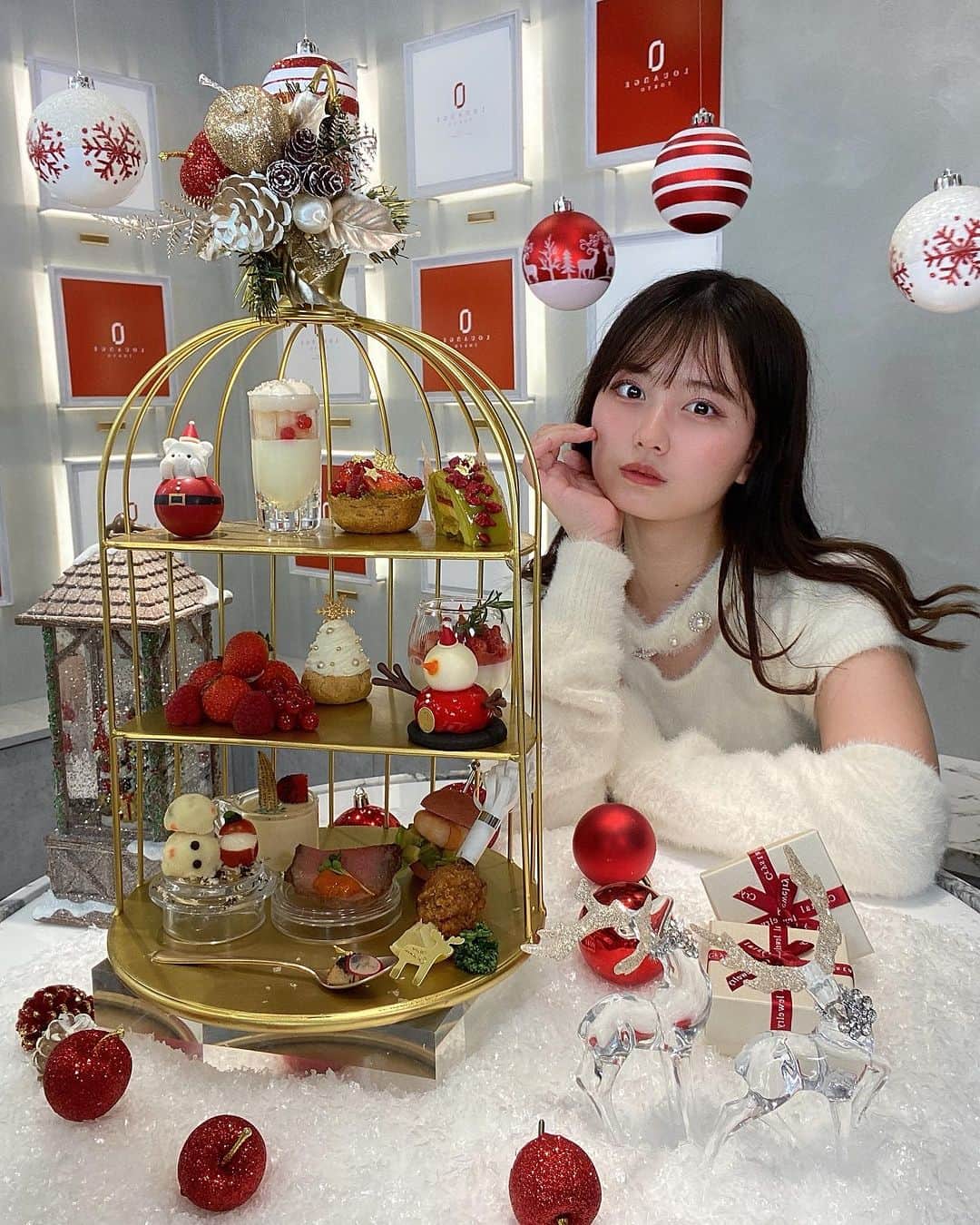 佐藤かれんのインスタグラム：「今年のクリスマスは私と過ごしてくれないの〜？🎄  LOUANGE TOKYO © Happy Snow man Xmas collection 2023〜にご招待いただいたよ！かわいい空間すぎて幸せだった〜🐻  ケーキもアフタヌーンティーも全部可愛い！くまさん可愛かった〜！🐻‍❄️ #PR  #louange #louangetokyo #louangetokyolemusee #ルワンジュ東京 #ルワンジュ東京ルミュゼ #xmas #xmastree #christmas #christmas2023 #japanesechristmas #cakeshop #afternoontea #アフヌン東京 #アフヌン」