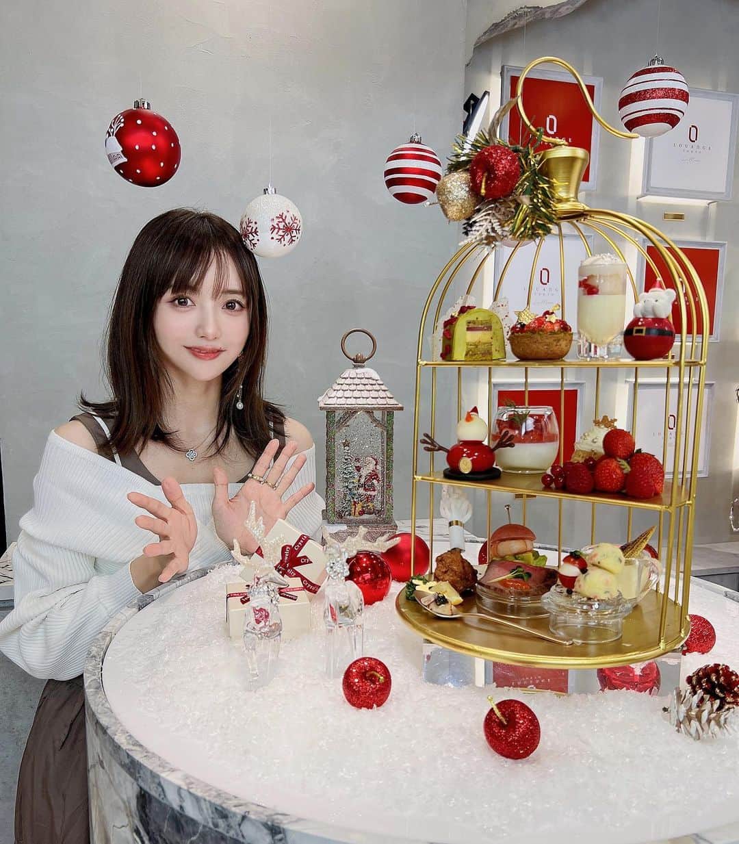 ゆうたむのインスタグラム：「LOUANGE TOKYO Happy  Snow man Xmas collection 2023🎄🎅  @louangetokyo_lemusee  @louange_tokyo   ルワンジュ東京のクリスマスコレクションに行ってきました🤍🤍  今年のクリスマススイーツたちも可愛すぎて美味しすぎて✨✨✨😊  新しいスノーマンシリーズが新鮮⛄️❄️❤️  大人気なクリスマスケーキのご予約はお早めに💕  #louangetokyo  #louangetokyolemusee  #ルワンジュ東京  #クリスマス #クリスマスケーキ #アフタヌーンティー #銀座アフタヌーンティー #銀座カフェ  #ゆうたむのグルメメモ📝」