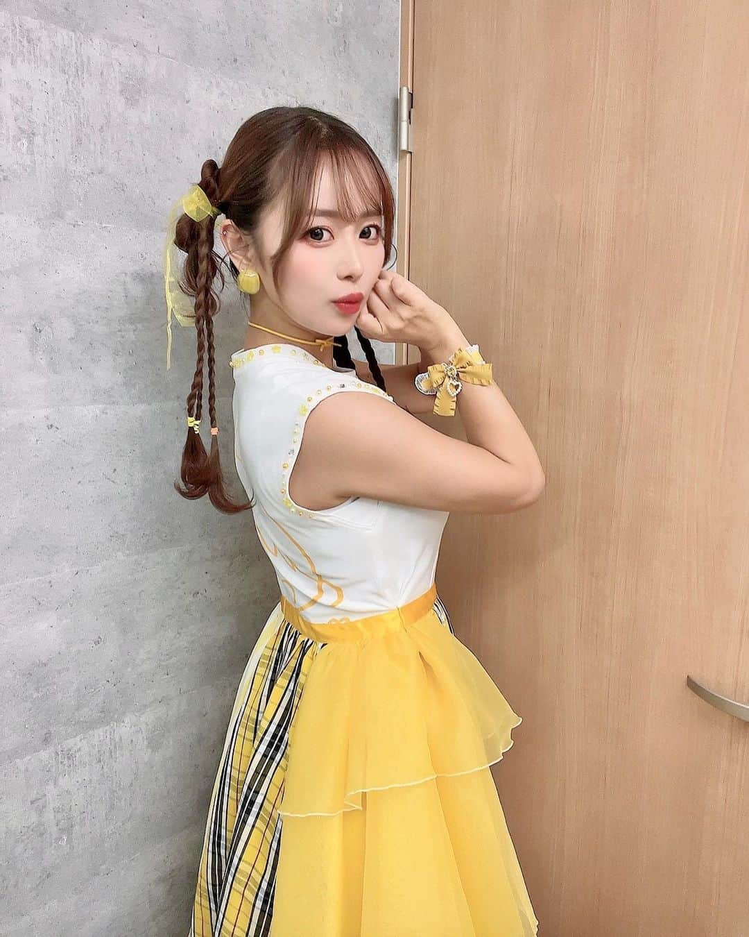 井口裕香のインスタグラム：「🌼🌼🌼 2023/11/11 ファンミ香川公演🐥🍜💛 ありがとうございました！！！ たのしかったね〜〜〜〜〜〜〜！！！ 讃岐うどん感動の美味しさでした、また行きたい！ つぎは、12月3日、静岡公演でお会いしましょう👋  hair and make @nozaking42 👑 めいくもへあーも、めちゃくちゃかわいい🥹‼︎ ツインお団子三つ編みリボン、ナジャコリャァ〜〜〜‼︎」