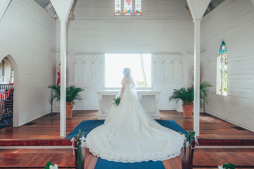 桜花由美さんのインスタグラム写真 - (桜花由美Instagram)「結婚して今日で丸1年経ちました。 一年あっという間です。 平穏な毎日を過ごしています。  結婚しても、私の生活は変わりません。 何も変わらないから、楽なんだと思う。  週3、4日歌舞伎町ちゃんすに入り、土日は大会があったりするので、全然夜一緒にご飯を食べてない。 なるべく週に1回は一緒にご飯を食べようと思って調整してる。 その時はお家で食べるか外食。  全然休みも合わないし、私の仕事の時間はバラバラだから、時間もなかなか合わない。 普段旦那さんは私が寝てる間に仕事に行くし。 生活は旦那さんが私に合わせてくれています。  私が出来ることと言えば、ご飯を作る事ぐらい。 お弁当と夜ご飯は一応毎日作っている。 だいたいお弁当と夜ご飯は一緒のおかずになりがちだけど笑笑  私が夜ちゃんすや仕事で連チャンでいない時は決まってカレー。 とりあえず大量に作り置き出来る物にしている。 カレーはだいたい週一。2、3日はカレーになる。 毎週カレーになりがちなので、肉は変えてみる。 豚肉のカレー、鶏肉のカレー、シーフードカレー、キーマカレー、チキンカレーなど。 毎日カレーライスばかり飽きるので、カレードリアやカレーうどんとちょっとずつアレンジを加えてみたりする。 カレーに飽きた時は、たまに肉じゃがや煮物も大量に作れるので作る。  文句を言わず食べてくれる旦那さんに感謝。 たまに味見をせずにお弁当箱に入れて、味が濃すぎて『早死にさせる気？』と言われるけど笑笑  毎日毎日何もなく平凡な生活。 これが幸せなんだろうなぁ。と思う。  笑って過ごせる毎日が幸せです。  #wavepro ‪#プロレスラー ‬ ‪#女子プロレス‬ ‪#prowrestling‬ ‪#プロレスリングwave‬ #桜花由美 #波ヲタ #愛犬 #愛犬との暮らし  #犬  #犬のいる暮らし  #犬なしでは生きていけません会  #犬バカ #トイプードル  #トイプードルカフェオレ  #youtube  #youtubechannel #正危軍  #歌舞伎町女子プロレスバーちゃんす  #歌舞伎町ちゃんす #カンフェティ #ボスマミ #メンタルケア心理士  #メンタルケア心理専門士 #メンタルケアカウンセラー  #オンラインカウンセリング #妊活 #結婚記念日」11月11日 23時17分 - ohkayumi