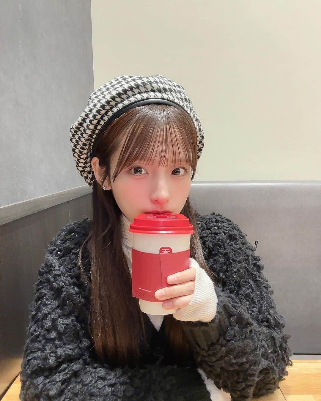 平田侑希のインスタグラム：「. 冬って感じですね❄♡ いつもよりメイク薄めなんです👀」