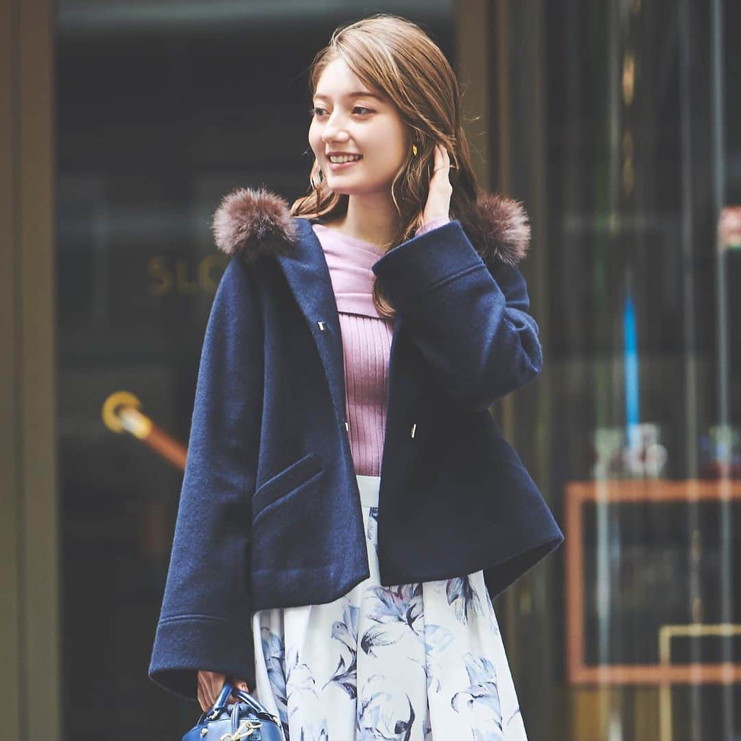 レッセ・パッセルームのインスタグラム：「. 2023 COAT CATALOG  LAISSE PASSEではコートが豊富に揃いました・・・♪ タイプ別のオススメコートをPICK UP！ お選びいただけるこの時期にぜひ公式オンラインストアをご覧下さい🌟  《line up》 01:with fur 冬ならではのエコファー付きデザインで 見た目もあったか💓  ======================================   🤍NOVELTY FAIR🤍 対象コートをお買い上げで、ティペットをプレゼント🎁  《 期間 》 11.9(木)10:00～11.27(月)10:00　 公式オンラインストアのみ 《 プレゼント内容 》 ①ファーティペット（先着） ②5,000ポイント（抽選で5名様）  ======================================   ＼期間限定！ALL10％OFF／ 〜11/13月)10:00まで  ======================================   #laissepasse  #laissepasseonlinestore  #レッセパッセ #レッセパッセオンラインストア #アウターコーデ #冬コーデ #お呼ばれコーデ #大人可愛い #大人フェミニン」