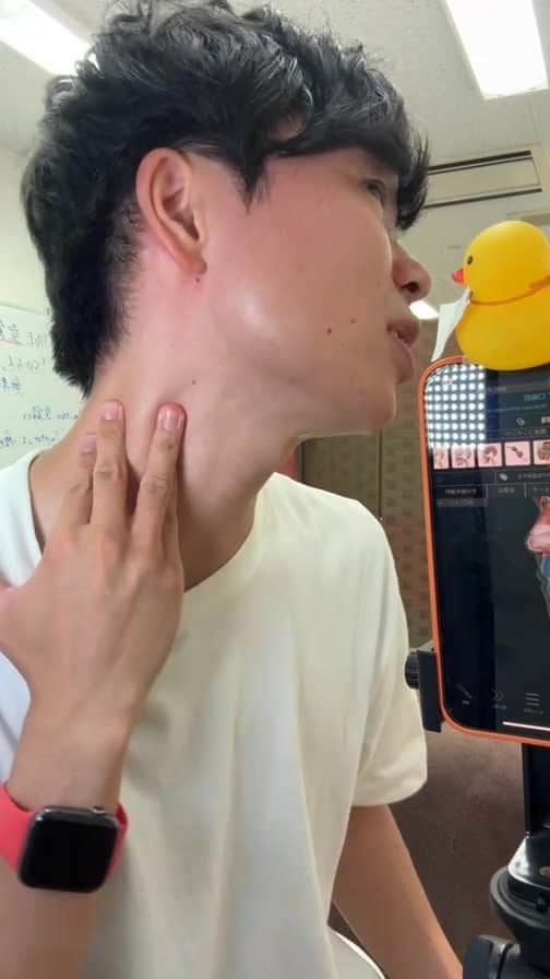 ゆう先生のインスタグラム：「同接1400人超えのむくみん LIVE‼️ ❶こんばんわタイム ❷リンパ流し ❸顔の筋肉 ❹なんのために LIVEしてるの？ ❺質問回答」