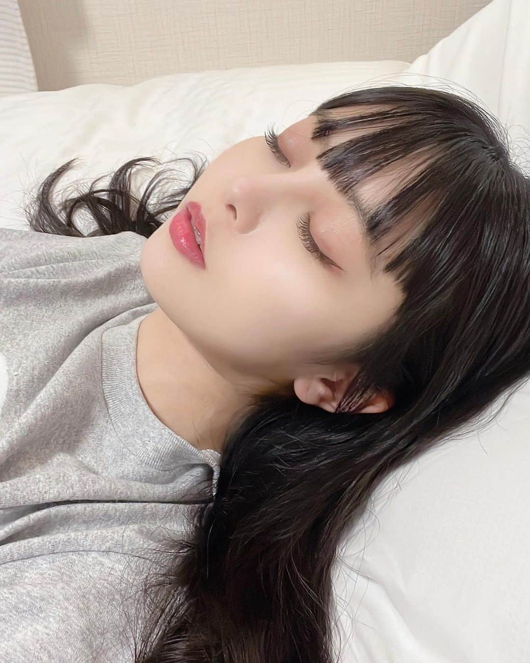 新倉のあのインスタグラム：「おやすみ💤」