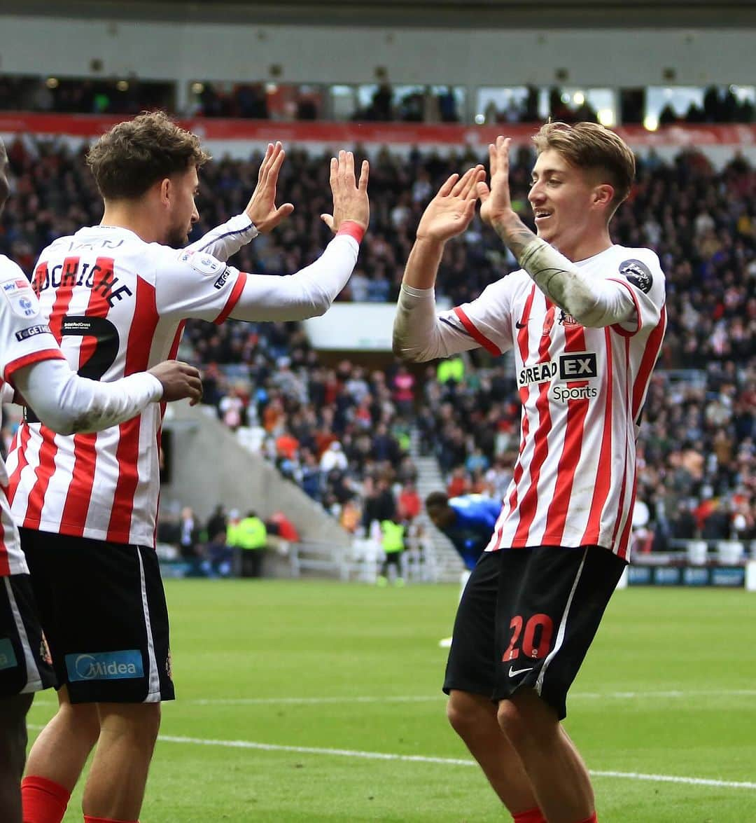 サンダーランドAFCさんのインスタグラム写真 - (サンダーランドAFCInstagram)「That link-up 🔗😮‍💨  #SAFC #SUNBIR」11月11日 23時23分 - sunderlandafcofficial