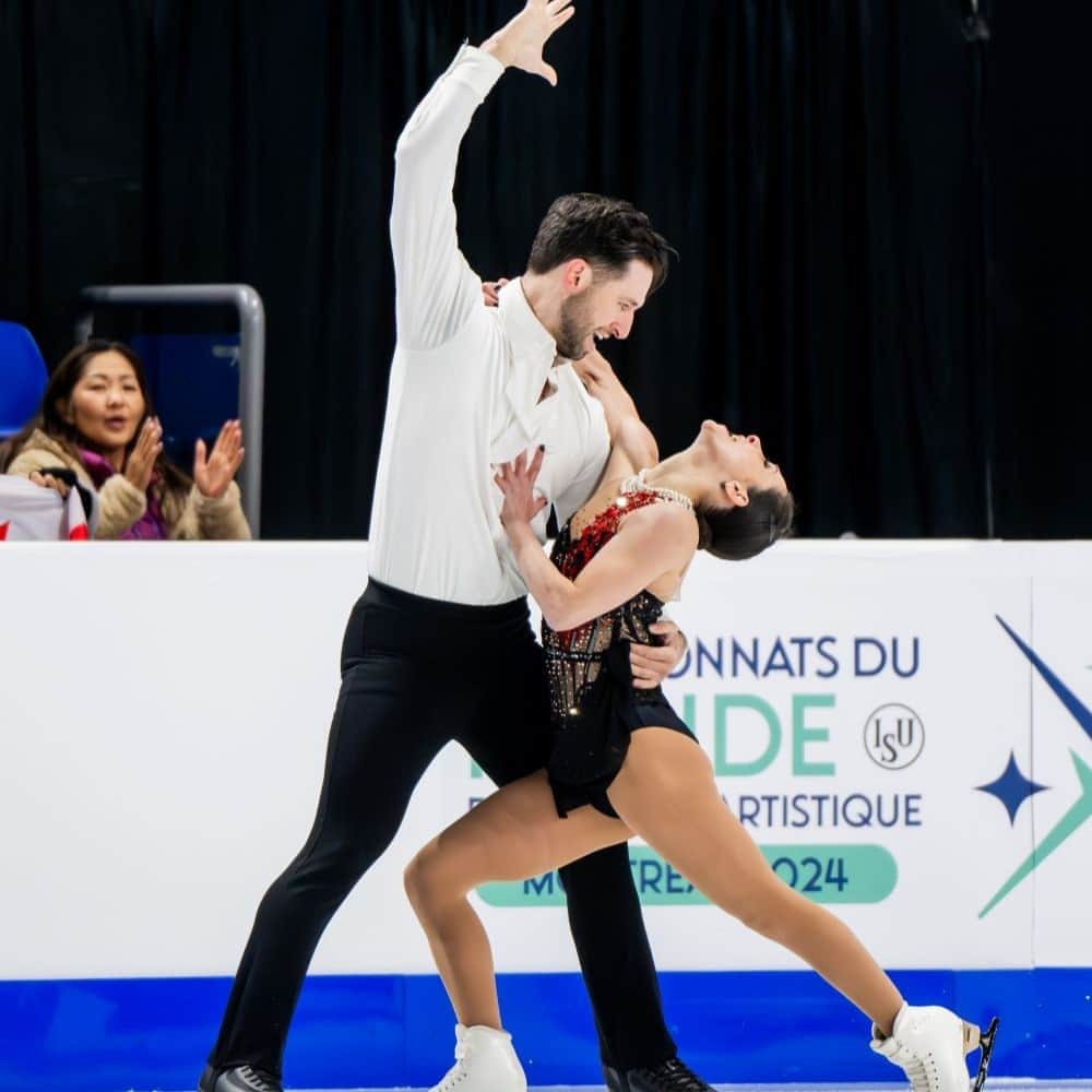 のインスタグラム：「@deannamsd622 & @maximedeschamps are not playing around!   The pair team win their third straight competition at the Cup of China and secure their 🎟️ to the #GPFigure Final 👏 __________________  @deannamsd622 & @maximedeschamps ne plaisantent pas !   Le duo de patinage en couple remporte sa troisième compétition consécutive à la Coupe de Chine et s'assure une place en finale du #GPFigure 👏」