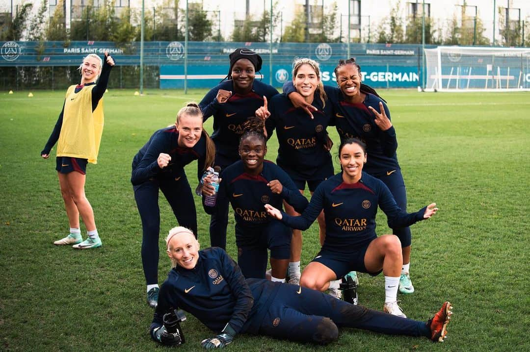 ジャッキー・グローネンさんのインスタグラム写真 - (ジャッキー・グローネンInstagram)「I love this team! We go again tomorrow ❤️💙@psg_feminines」11月11日 23時27分 - jackie_groenen_14