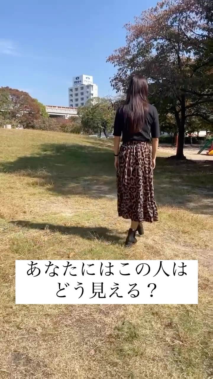 のインスタグラム：「みなさんはどれに見えましたか？(笑) それ以外に見えたら是非アドバイスを🍊 歳を取るごとにどんどんリズム感が 悪くなってるよ笑 だから顔芸で誤魔化すよ😆😆😆  #踊ってみました動画 #顔芸してみました動画」