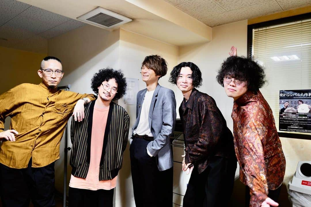 奇妙礼太郎さんのインスタグラム写真 - (奇妙礼太郎Instagram)「182  THANK YOU  「奇妙礼太郎BAND TOUR」 11/18大阪味園ユニバース 11/19名古屋クラブクアトロ 12/01東京リキッドルーム  村田シゲ 中込陽大 @gomesfromfab  奇妙礼太郎 @reitaro_strange  松浦大樹 @taiki_matsuura  nagi ono @nagi_hash」11月11日 23時34分 - reitaro_strange