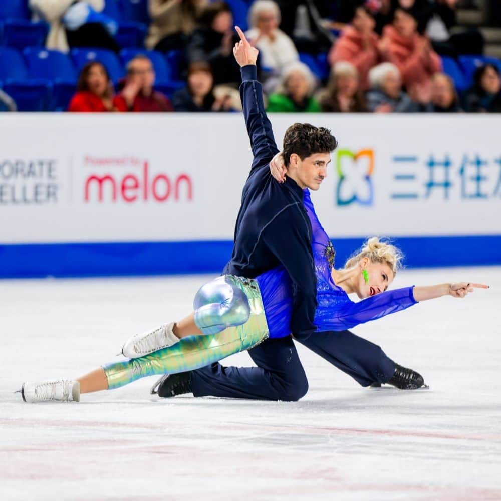 のインスタグラム：「GOLD FEVER ✨  After capturing 🥇at #SCI23, @PiperGilles & @PaulDPoirier secure their second straight win of the season alongside teammates @marjorie.lajoie and @lagha_zak who take home the 🥈. _______________  Après avoir capturé l’🥇 aux #IPC23, @PiperGilles & @PaulDPoirier assurent leur deuxième victoire consécutive de la saison aux côtés de leurs coéquipiers @marjorie.lajoie et @lagha_zak qui remportent le 🥈.  📸: @danielleearlphotography」