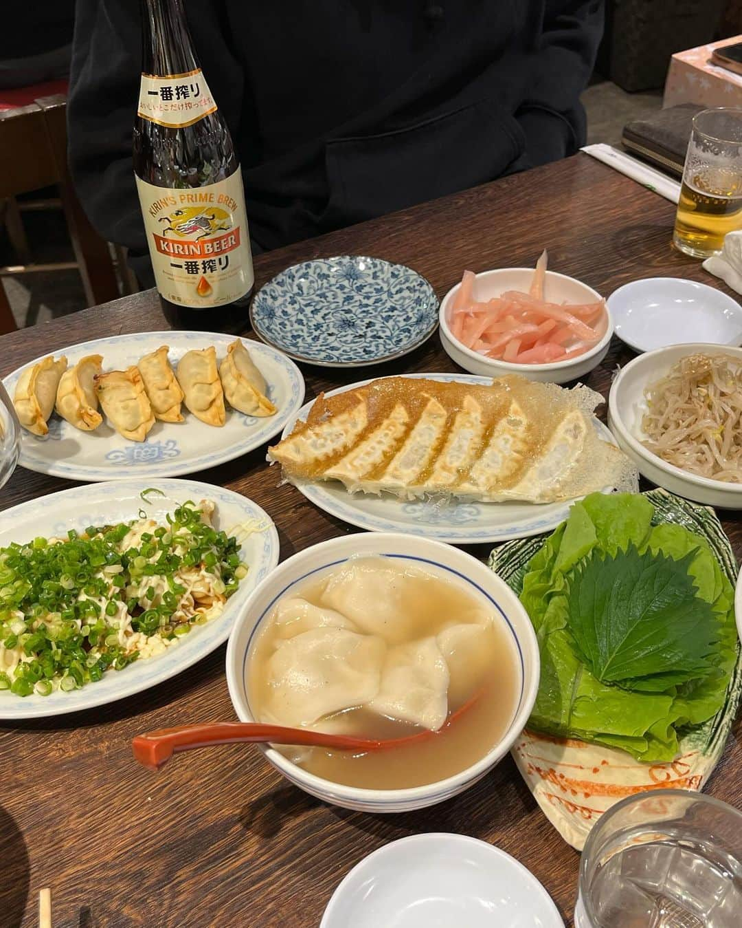 ひなちちのインスタグラム：「宇都宮で食べる餃子は格別でした🤤🥟  #宇都宮 #宇都宮グルメ #餃子 #l4l #l4f#fff#ffff #fyp#instagram #instalike #03 ##hinachichi09#923#飲みべ高い人集合#飲みべ高い人繋がりたい#_cookhina_ #いいね返し」