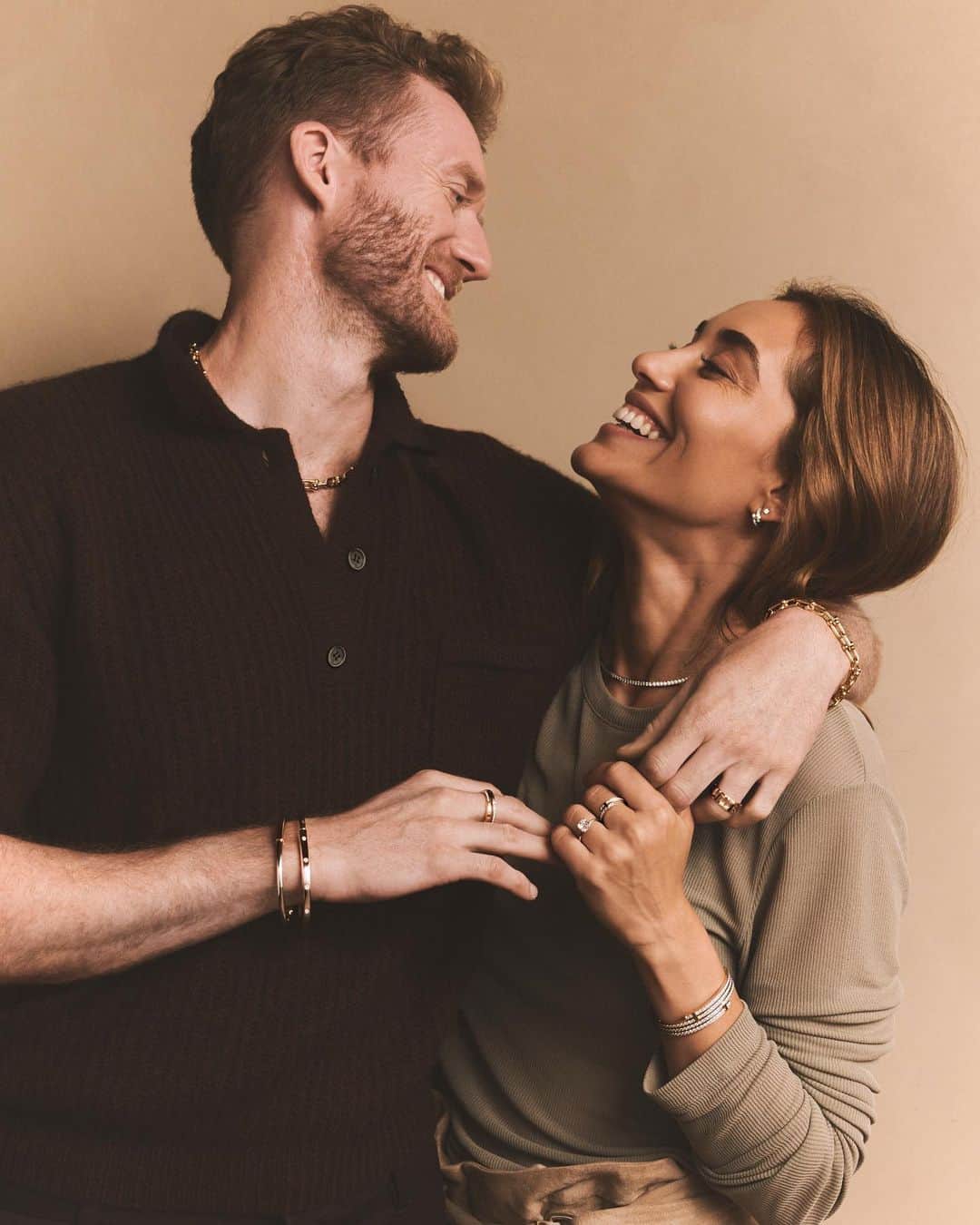 アンドレ・シュールレのインスタグラム：「love is in the air;) shooting with  @tiffanyandco x @voguegermany   Production & Concept: CNCC Germany @voguegermany  Casting: @dominikwho @franziskasoelch Photography: @annadaki Videography: @tjarklienke Styling @claudiaeng|mann Make-up & Hairstyling @biancahartkopf Location @bayerischerhof_munich」