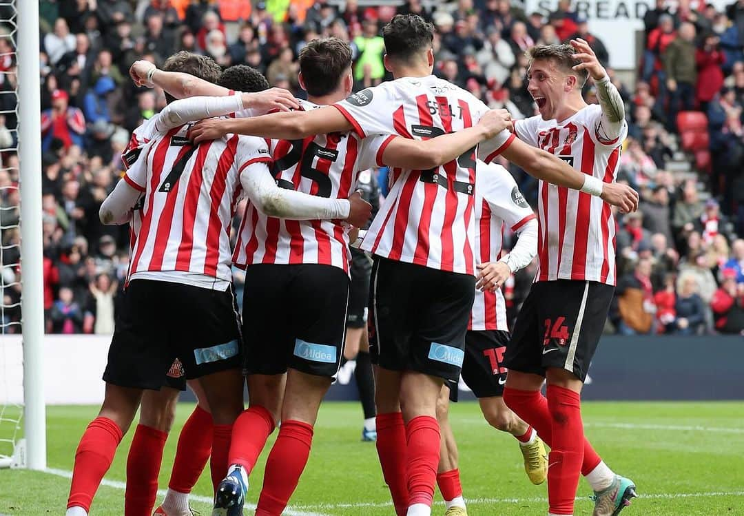 サンダーランドAFCさんのインスタグラム写真 - (サンダーランドAFCInstagram)「Back-to-back home wins! ✊   #SAFC | #SUNBIR」11月11日 23時38分 - sunderlandafcofficial