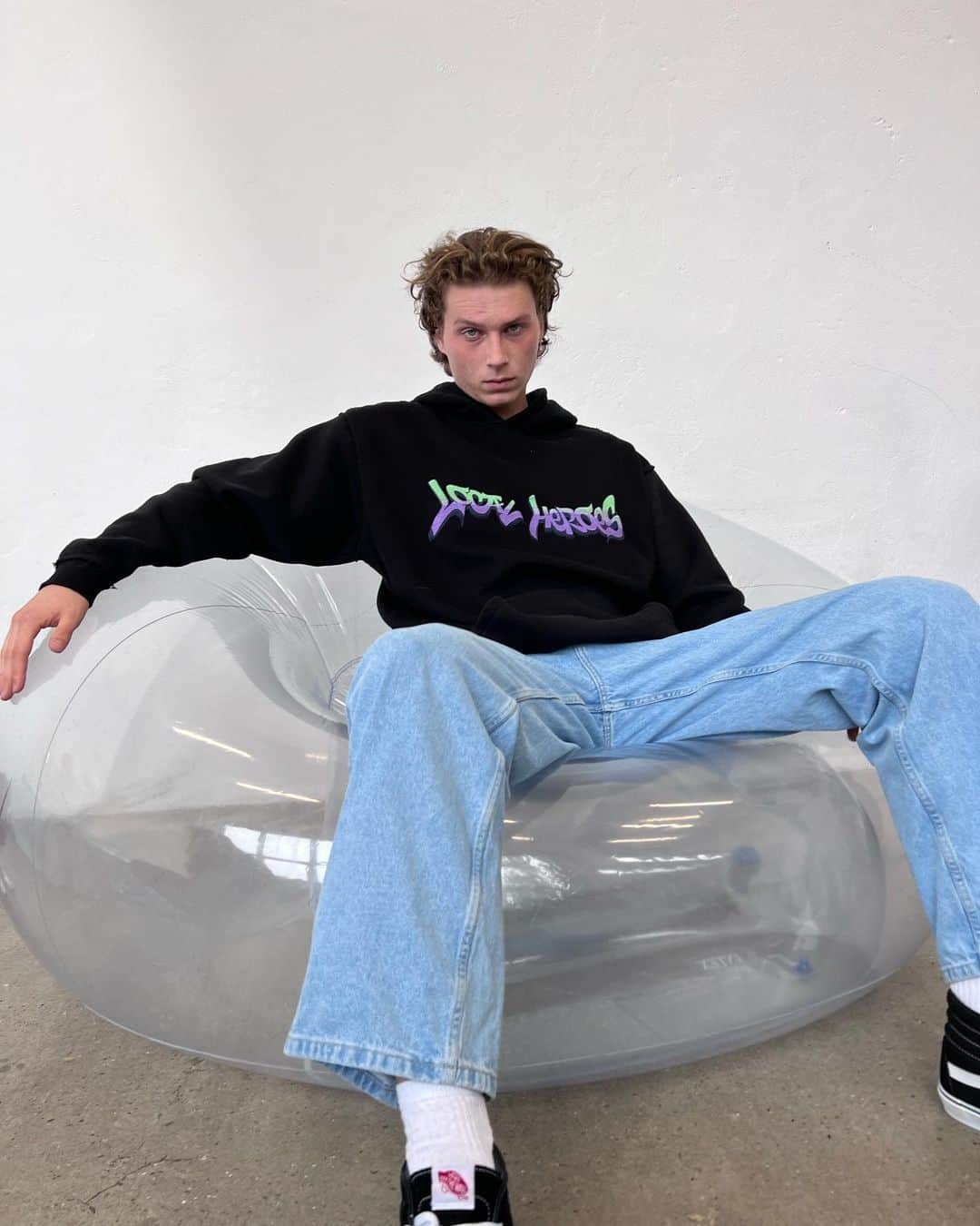 LOCAL HEROESのインスタグラム：「comfy 🛌 / Graffiti Men's Hoodie」