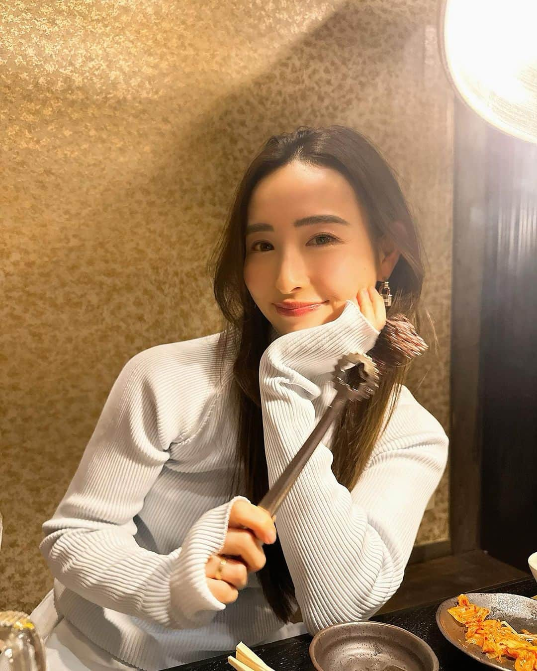 齊藤家澄のインスタグラム：「#福岡  #いつもの  #焦げすぎちゃった♡  #焼肉  #🍖  #😊  #🦪たべたいし、むさしの座？いきたーいし、 いちご狩りいかないと！ 鍋もたべたーい！ 焼肉食べると歯が黒になる！！！」