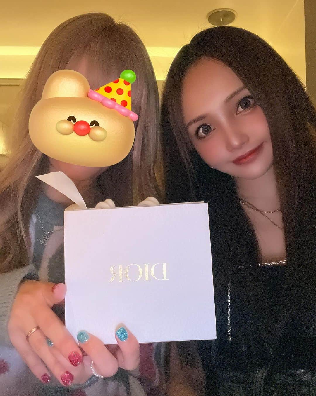 宇佐美あいりさんのインスタグラム写真 - (宇佐美あいりInstagram)「先日親友のなっちゃんのお誕生日🎂 祝い🥂で久しぶりに2人でデート👩‍❤️‍👩  結婚式とかもあったから なかなか会えなくて やっと会えたからうれぴ💗  遅くなったけど 今年もお祝いできて よかった☺️✨  ご飯もケーキ🎂もプレゼント🎁 も気に入ってくれたし😻  久しぶりに話せて楽しかったな(〃・ω・〃)  #お祝い#誕生日#happybirthday#バースデー#バースデーケーキ#gourmet#グルメ#渋谷グルメ#恵比寿#恵比寿グルメ#マーサーカフェダンロ#cosme#コスメ#プレゼント#dior#diorコスメ#present#instadaily#instalike#igers #selfie#instagood#pleaselike #followme#japanesegirl」11月12日 0時00分 - airi.usami_official