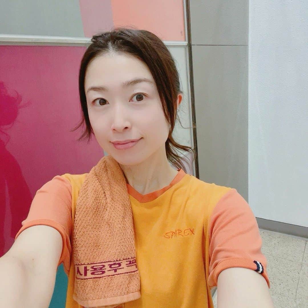 木谷有里のインスタグラム：「スパレックス🧖‍♀️ 東大門グッドモーニングシティ地下３階✨  休憩空間が伝統韓屋スタイルで癒される♥ 韓国式の伝統サウナで汗蒸幕で汗をかいて その後お風呂にザブーン！最高でした✨  女性側のドライヤーは180秒200ウォンかかるので小銭が必要です！ 自分のドライヤーを持っていけば300ウォン払って使う場所もあったよ。  #スパレックス　#東大門　#チムジルバン  #韓国旅行　#スパレックスサウナ東大門」