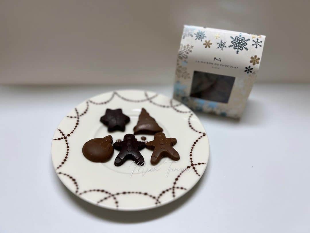 天玲美音のインスタグラム：「大好きなチョコ🤍🍫🌲 Happyをあなにも...❄︎🤍  #クリスマス #チョコレート #チョコレート好き #xmas #christmas #christmaschocolate  #美音の撮るおいしいもの  クリスマスがやって来る〜」