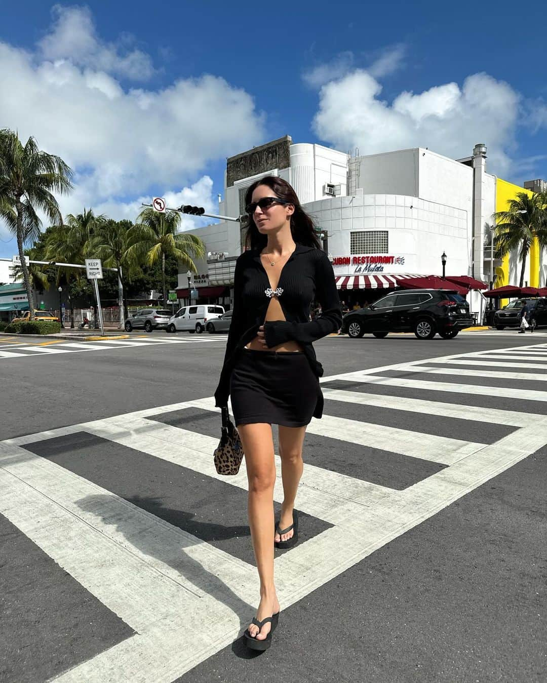 ガラ・ゴンザレスさんのインスタグラム写真 - (ガラ・ゴンザレスInstagram)「Miami me lo confirmó. I remember when @rachelzeilic and I used to talk about moving half of the year to this heavenly tropical paradise ( almost a decade ago). And every time I’m back I wish we had done it. It’s the only place where I let my most Latin side shine like a bright diamond. Where (weirdly) I feel at home and the temperature is just simply: perfect 👌」11月12日 0時01分 - galagonzalez