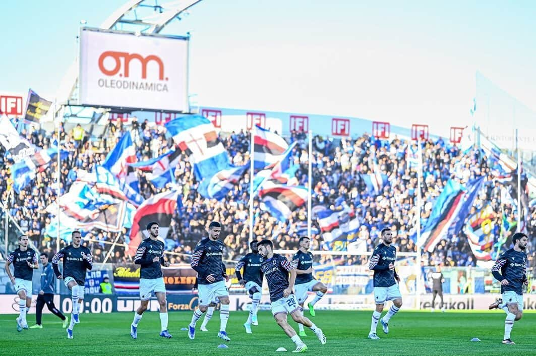 UCサンプドリアのインスタグラム：「🔥 WARM UP   Forza ragazzi! 👊🏻  #ModenaSamp | #SerieBKT   #ForzaDoria 🔵⚪️🔴⚫️⚪️🔵」