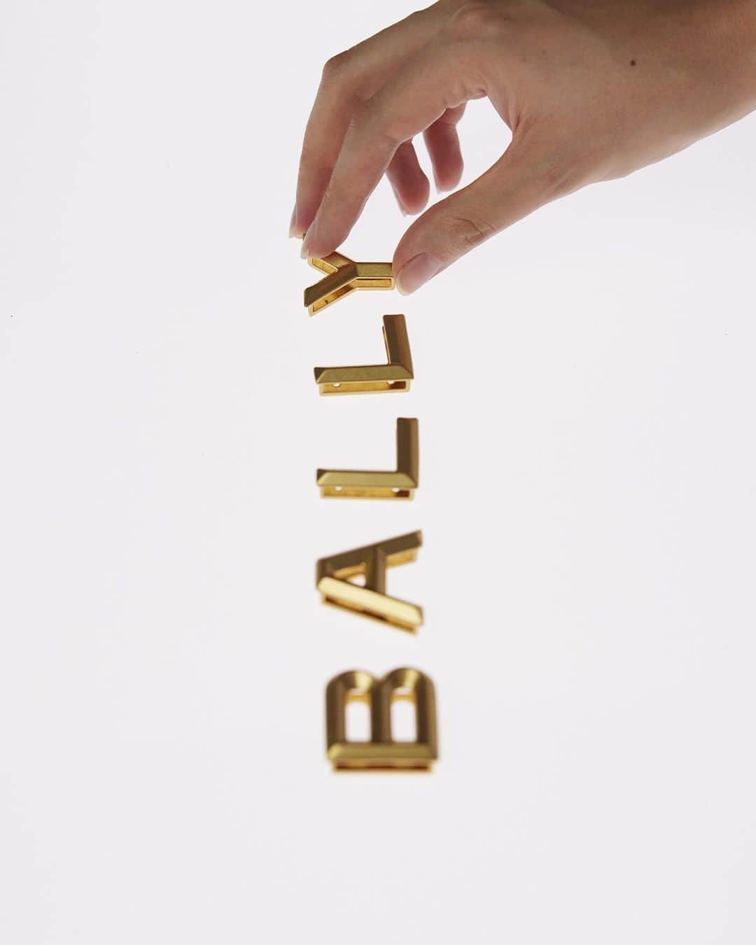 バリーさんのインスタグラム写真 - (バリーInstagram)「BALLY SPELL  Introducing the Spell bag, featuring a new, tridimensional reinterpretation of the Bally logo, inspired by a vintage motif found in the House archives.  #Bally」11月12日 0時20分 - bally