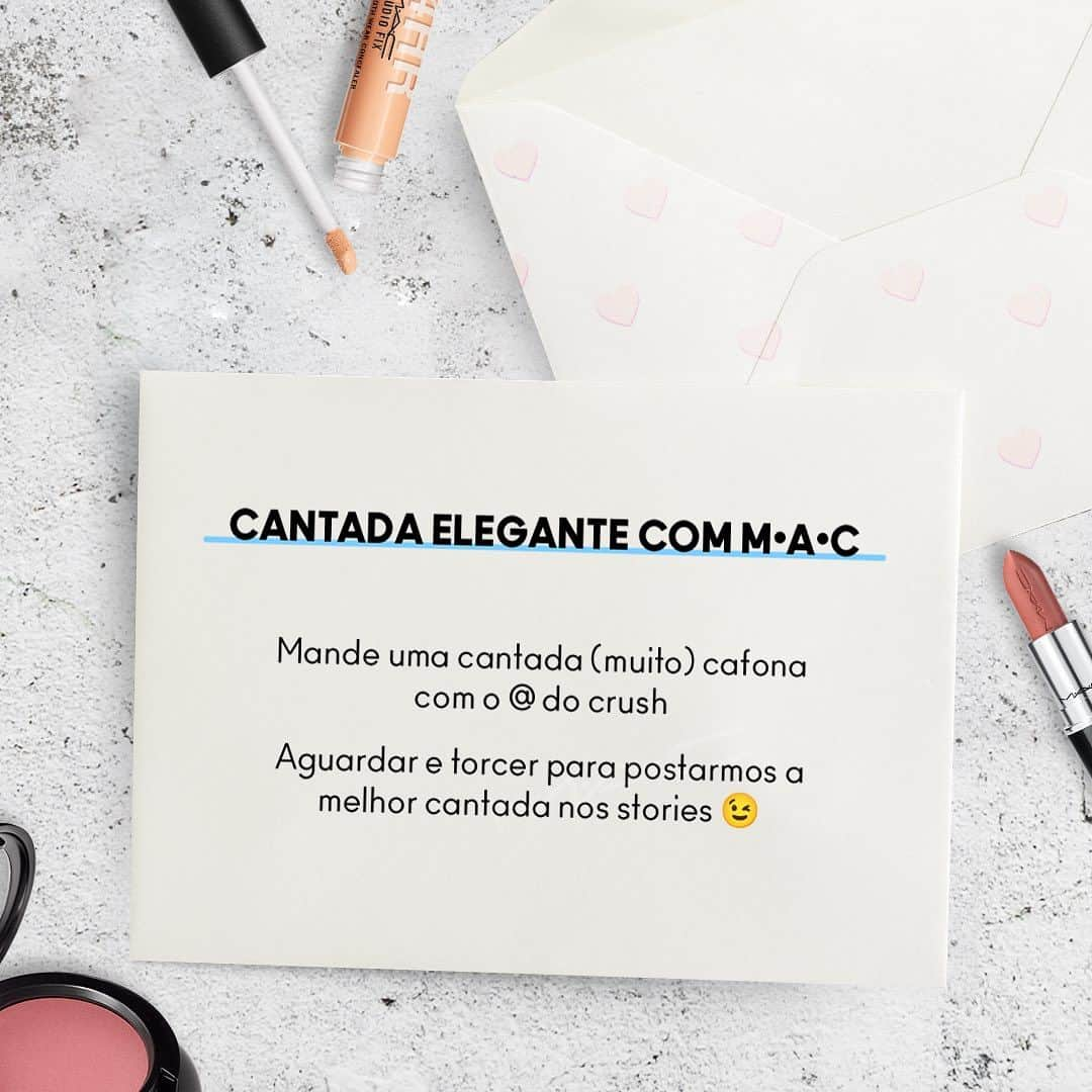 M·A·C Cosmetics BRのインスタグラム：「Solteire sim, sozinhe nunca! Comemore o Dia do Solteiro ficando solteiro ou tente a sorte de encontrar um amor com a Cantada Elegante da M•A•C! 🖤 Vem nos stories conferir TUDO sobre a Cantada Elegante, aproveite para marcar o @ do crush e envie a cantada mais inusitada que você tem! 🤭  *Ps: O remetente segue 100% anônimo 😉  #ParaTodoMundoVer: na imagem aparece um fundo cinza, com um desenho de um papel branco com o seguinte texto ""Cantada Elegante com M•A•C, Mande uma cantada (muito) cafona com o @ do crush, Aguardar e torcer para postarmos a melhor cantada nos stories.」