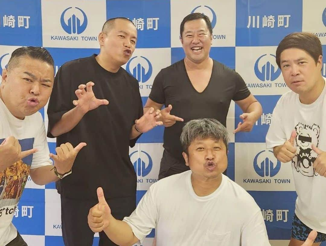 大地洋輔さんのインスタグラム写真 - (大地洋輔Instagram)「夏の日の思い出  久しぶりにタカトシとトニーakaとにかく明るい安村と営業に行ったとき、安村と色味と雰囲気と体型とが被った日  楽しかったーーー  #ダイノジ #タカアンドトシ #とにかく明るい安村  #BadBitch美学」11月12日 0時27分 - dienoji_ohchi