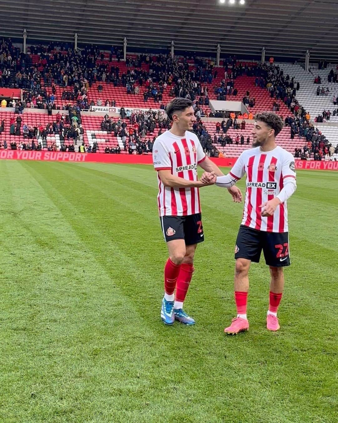 サンダーランドAFCのインスタグラム：「C’est magnifique, Adil 🇫🇷💫  👏 Congratulations on your first goal!   #SAFC #SUNBIR」