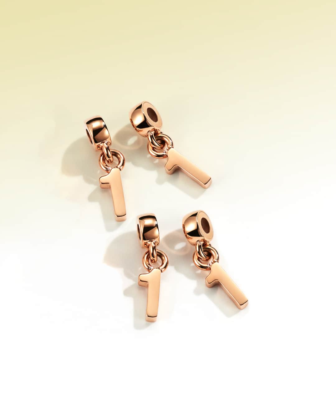 ダニエルウェリントンのインスタグラム：「if you're seeing this post on 11-11, it's a sign to get yourself some charms.⁣ *Singles Day offers will change depending on which store you shop – but we kinda have a crush on you, so here's one that works everywhere: 💋 15% off site-wide with code SINGLE15」