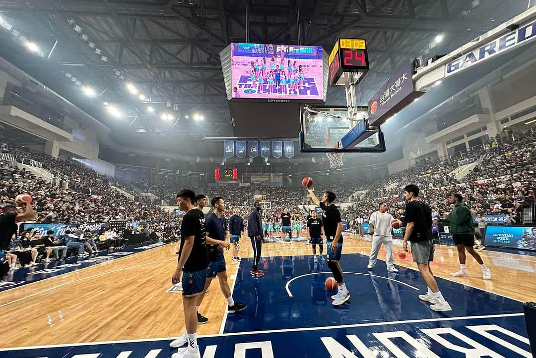 陳建州さんのインスタグラム写真 - (陳建州Instagram)「PLG第四季開幕戰 台北富邦勇士主場大爆滿～ 進場人數：7000人 最高同時在線人數：58098 觀看人次統計：317175  感謝所有球迷的支持與力挺。  Let’s go PLG」11月12日 0時32分 - blackielovelife