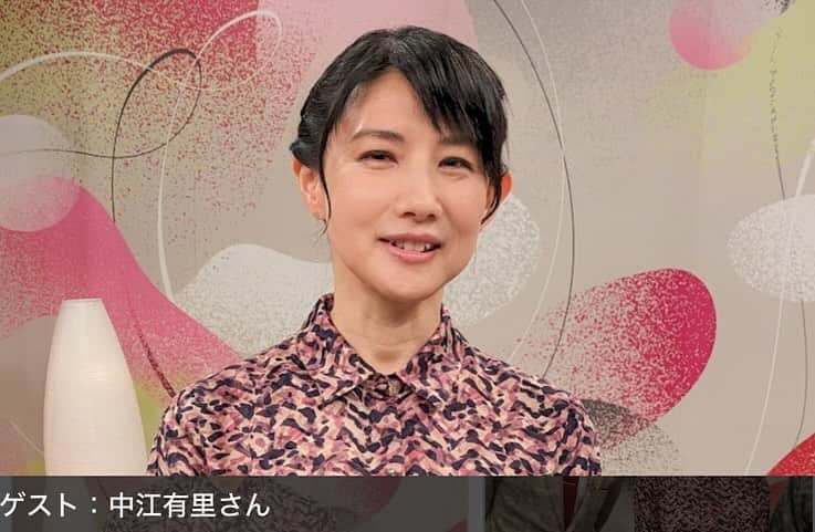 中江有里さんのインスタグラム写真 - (中江有里Instagram)「11月12日（日）Eテレ「NHK俳句」ゲスト出演します。 朝6:35〜です。  写真はNHKのサイトから。  #中江有里   #nhk俳句  https://www.nhk.jp/p/ts/6Q6J1ZGX37/」11月12日 0時33分 - yurinbow1226
