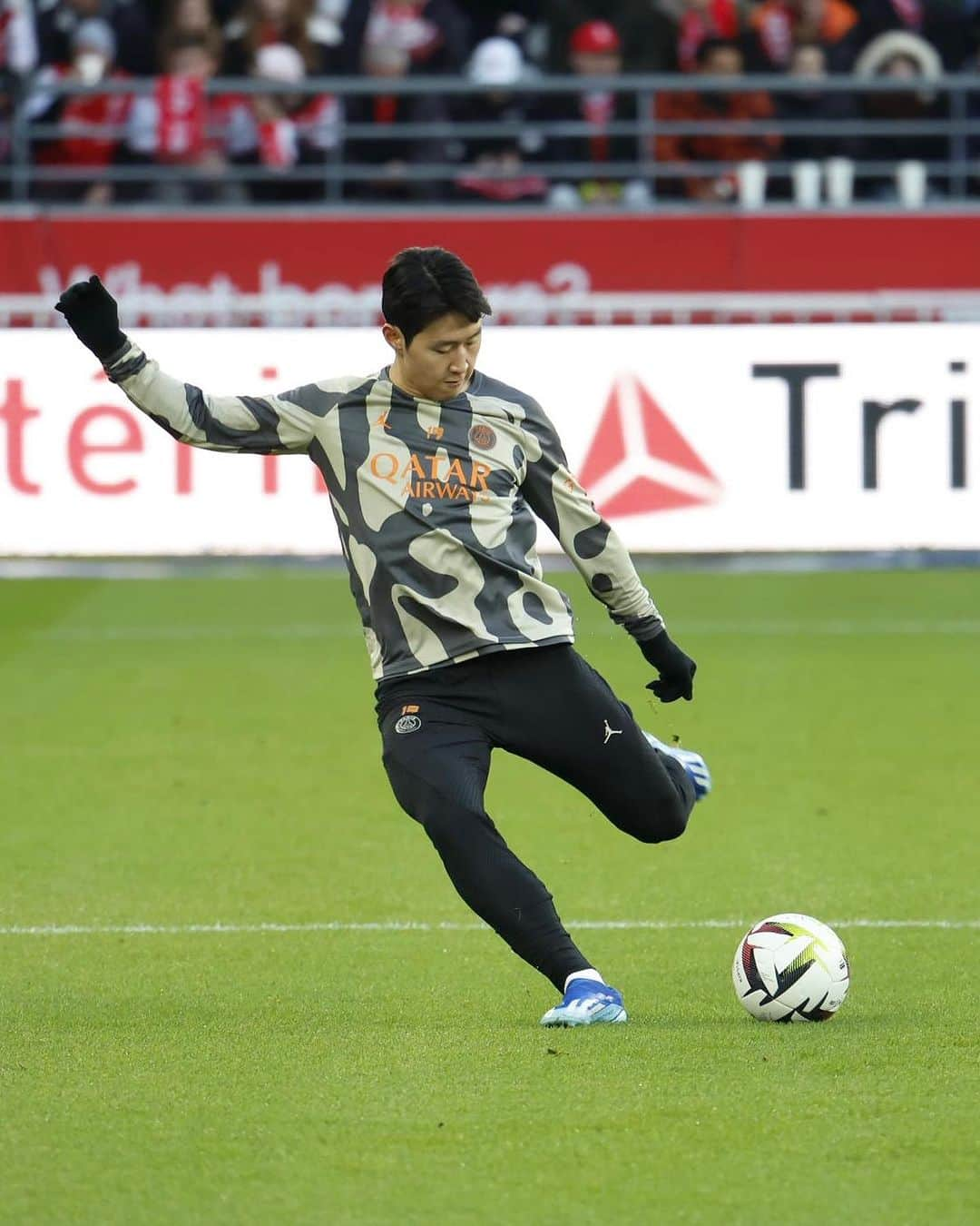 パリ・サンジェルマンFCさんのインスタグラム写真 - (パリ・サンジェルマンFCInstagram)「Warm-up mode in Reims! 🆗🔋  #SDRPSG | @visitqatar   #ParisSaintGermain #PSG #Ligue1」11月12日 0時39分 - psg