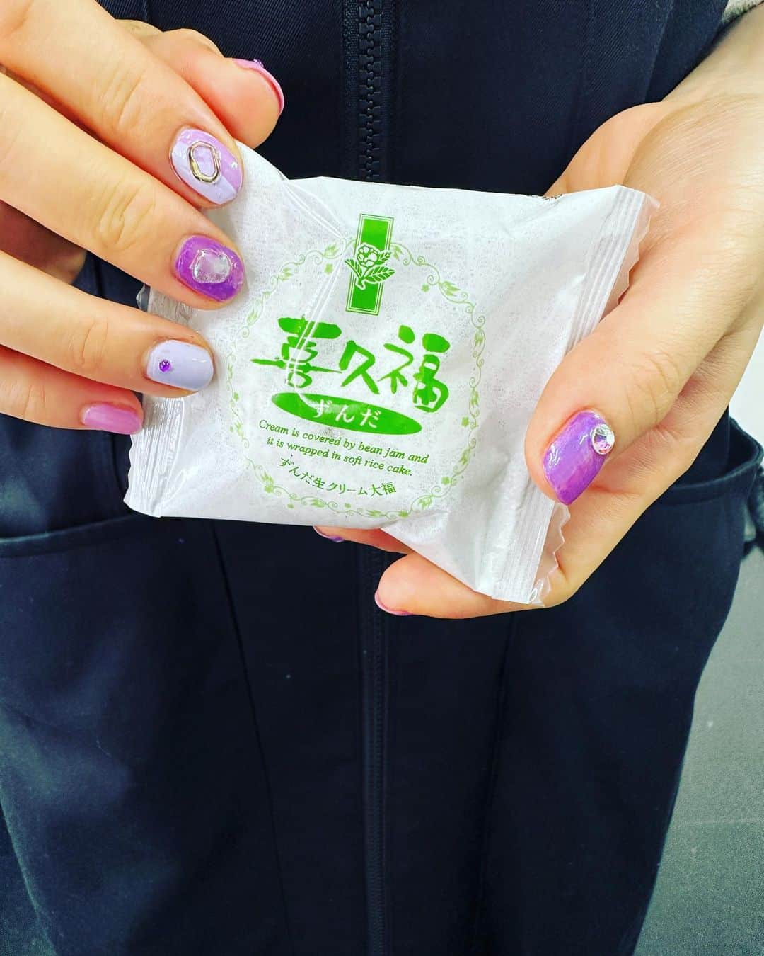 Aimerさんのインスタグラム写真 - (AimerInstagram)「⚯̫  仙台のあなたは最高です。 SENDAI GIGSさんも最高です。 ﾔﾝﾔﾝﾔﾔｰﾝ🎢  I loove Sendai & Sendai Gigs! with my band members and my favorite cubic rice crackers,"papagonomi(パパ好み)"😻  I also like "kikufuku(喜久福)"♡」11月12日 0時44分 - aimer_0907_official