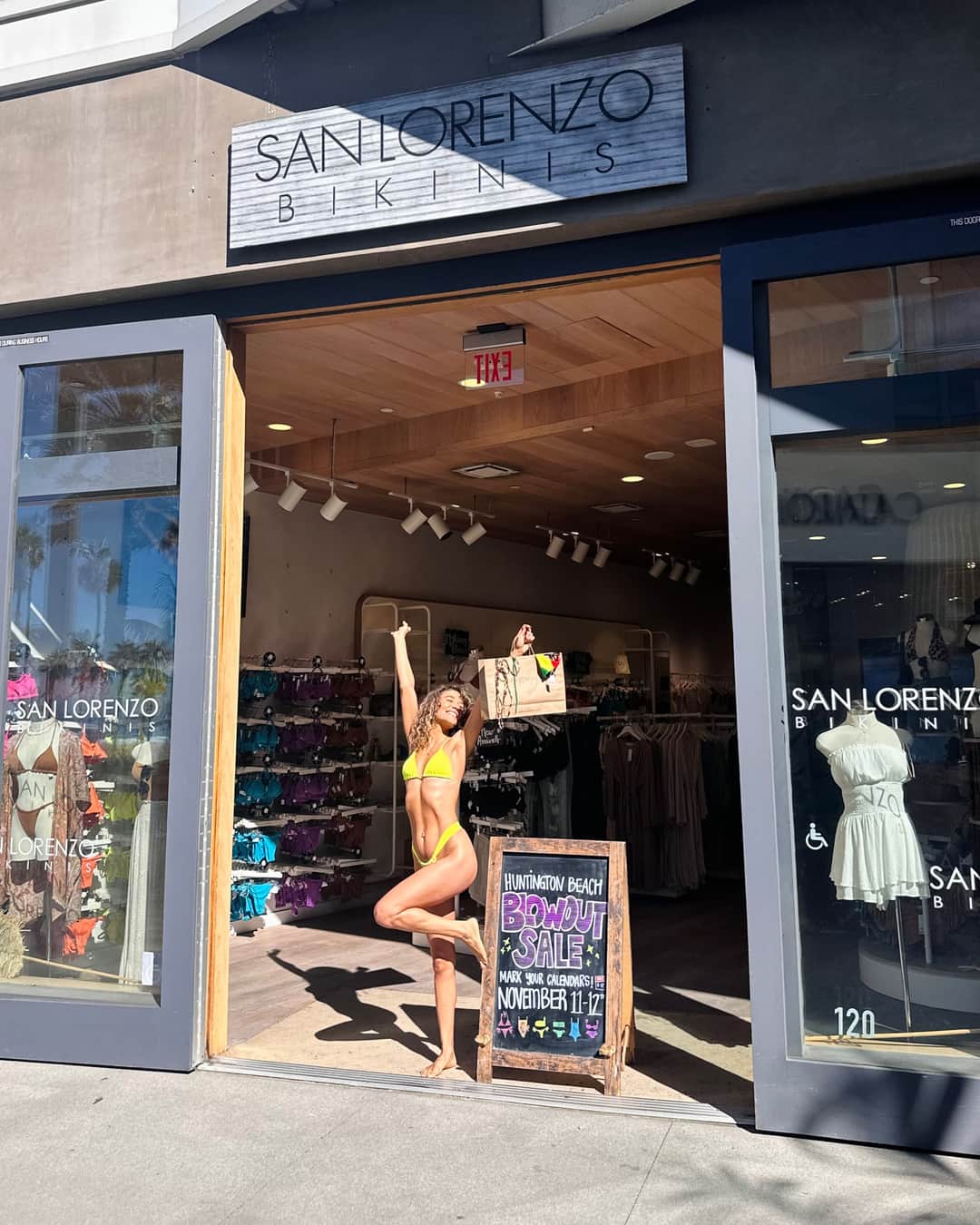San Lorenzo Bikinisのインスタグラム：「In SoCal? ☀️ Shop our amazing + exclusive deals at our Huntington BLOWOUT sale! Happening right now 🥳 this weekend only - Sat Nov 11th & Sun Nov 12th at @sanlorenzo_huntingtonbeach」